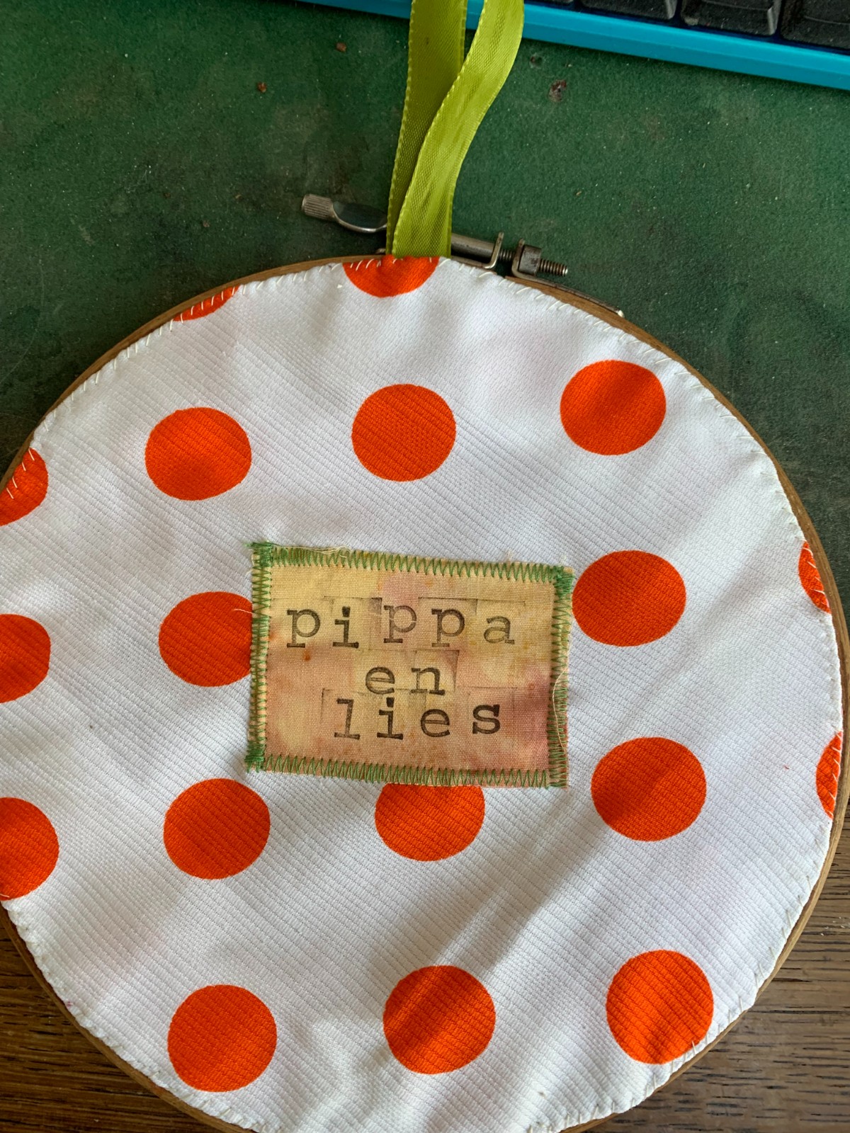 Leuke wandhanger met 6 roodborstjes - 128339 Leuke wandhanger met 6 roodborstjes