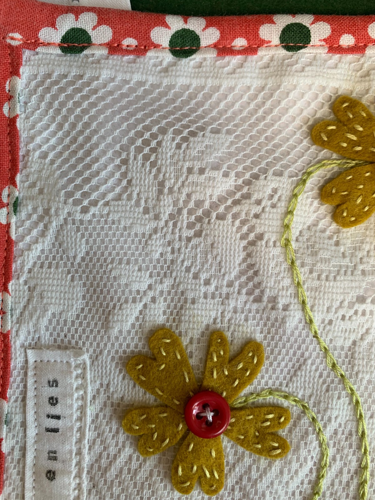Lief wandkleedje met een vaasje met bloemen - 128392 Lief wandkleedje met een vaasje met bloemen