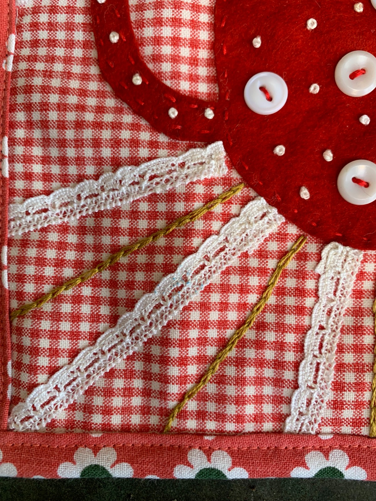 Lief wandkleedje met een vaasje met bloemen - 128393 Lief wandkleedje met een vaasje met bloemen