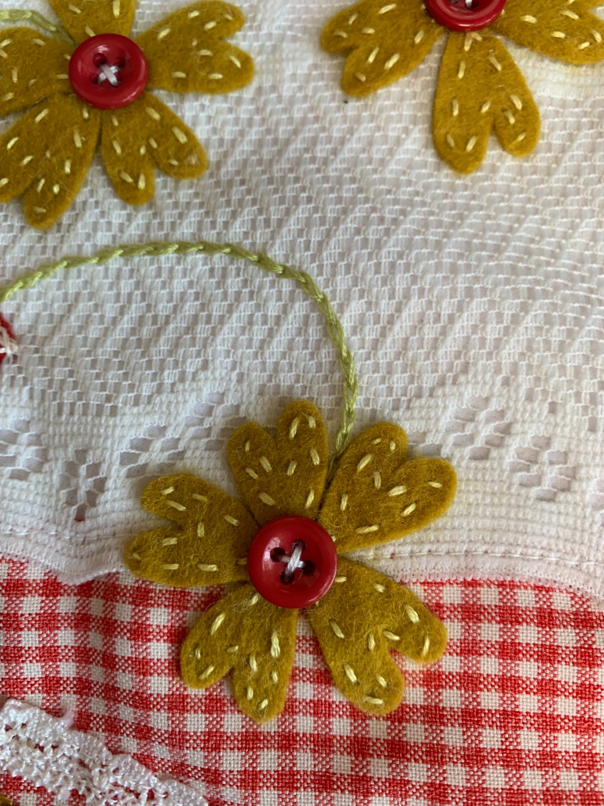 Lief wandkleedje met een vaasje met bloemen - 128394 Lief wandkleedje met een vaasje met bloemen