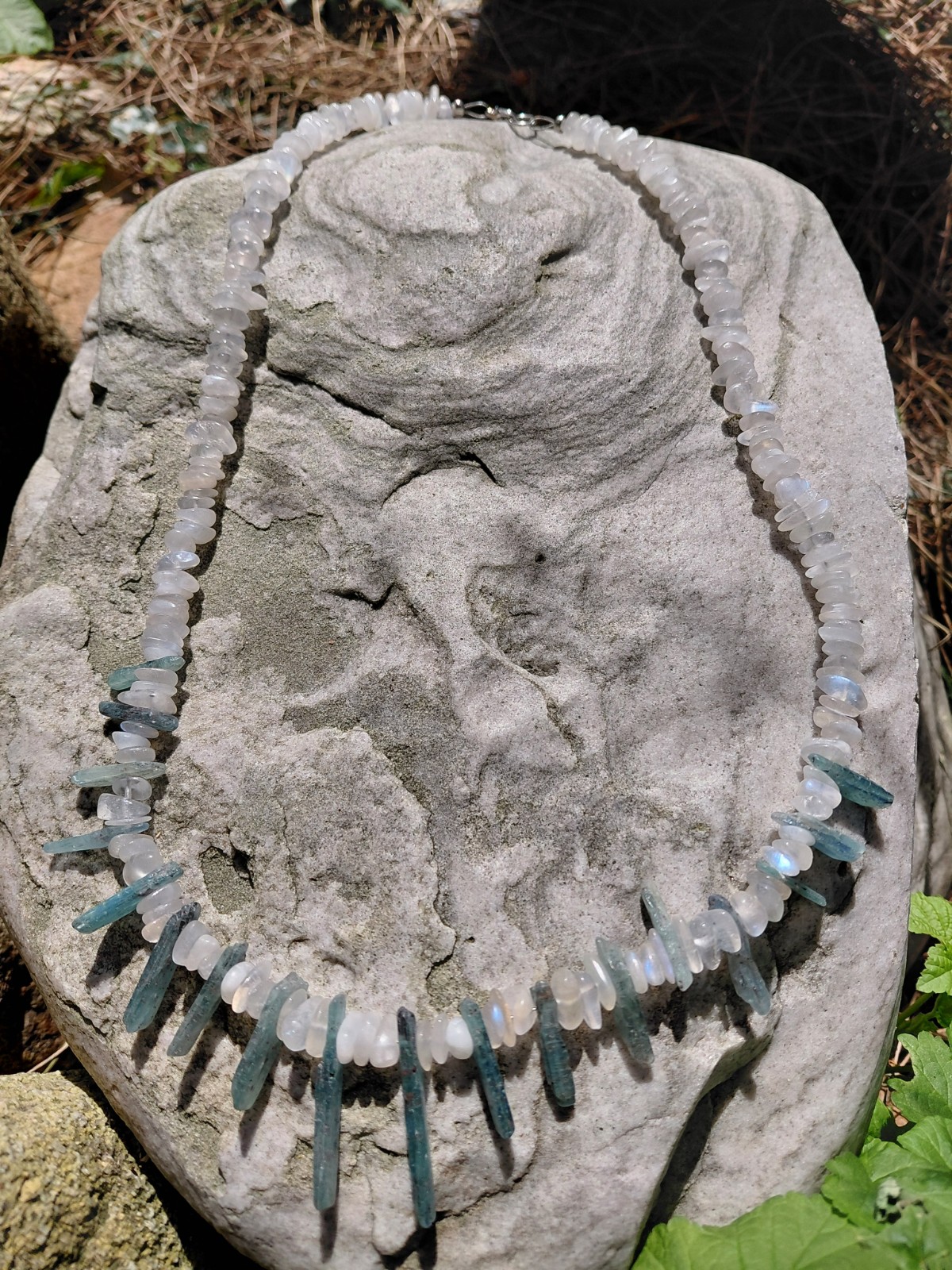Mountain Mist: ketting met kyaniet en maansteen - 127752 Mountain Mist: ketting met kyaniet en maansteen