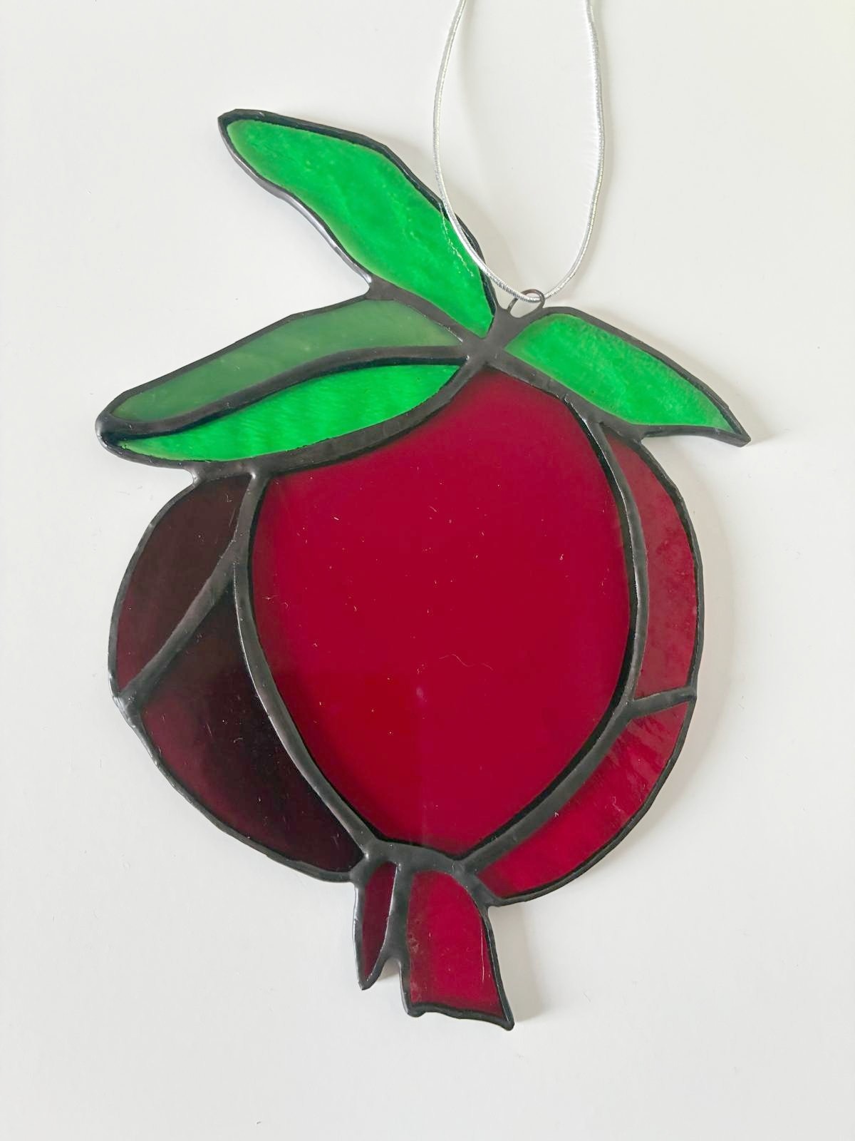 Granaatappel glas-in-lood suncatcher | Handgemaakte decoratie met Tiffany-techniek