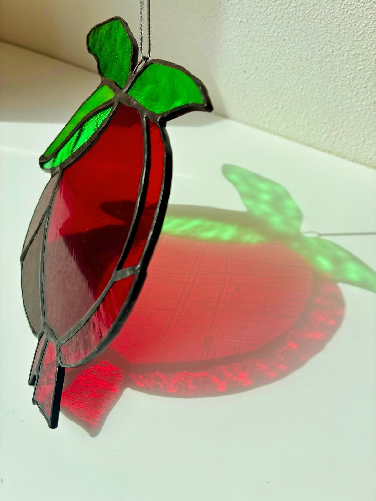 Granaatappel glas-in-lood suncatcher | Handgemaakte decoratie met Tiffany-techniek