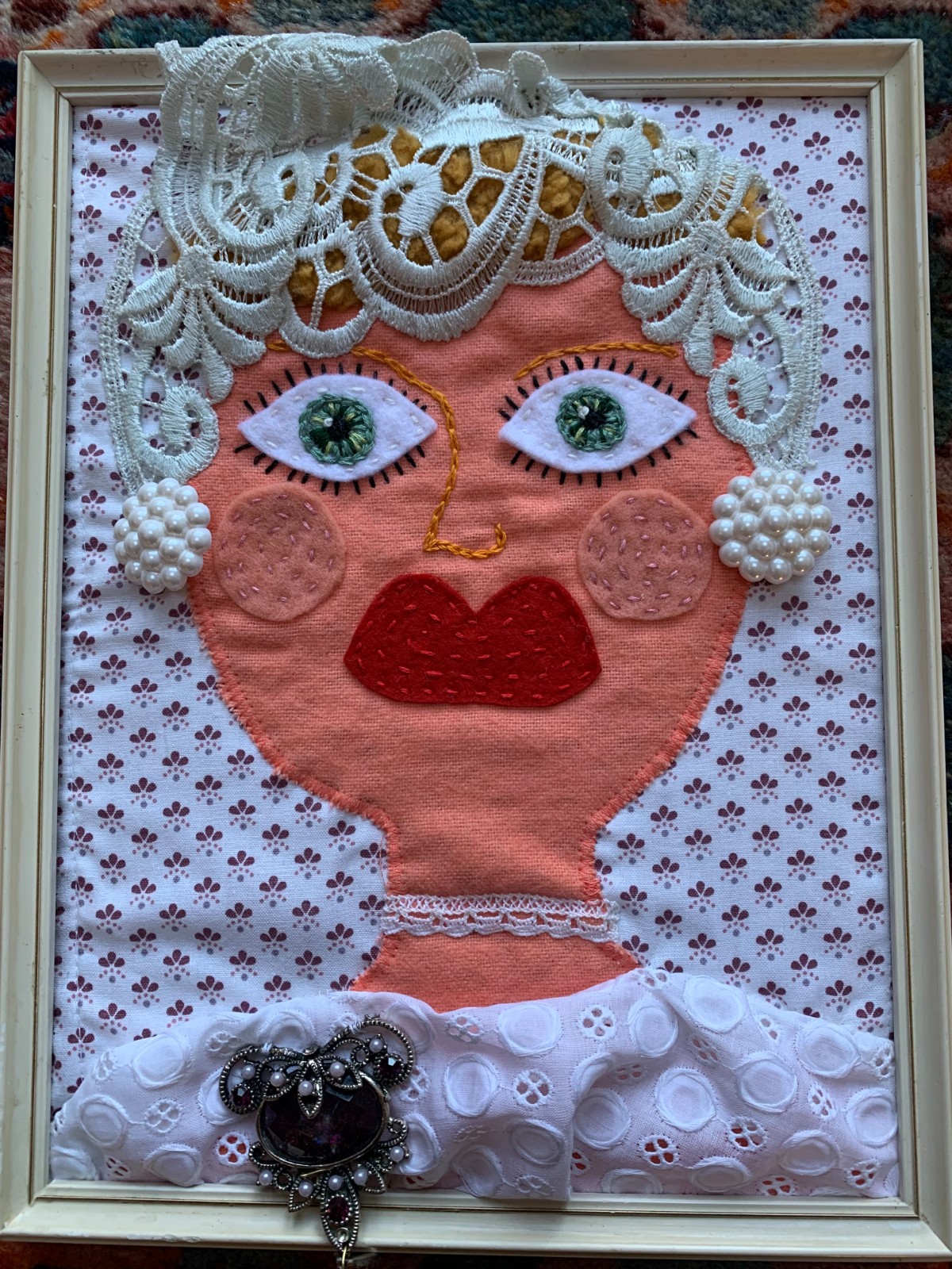 Portret van een mooie dame in een lijstje - 128358 Portret van een mooie dame in een lijstje