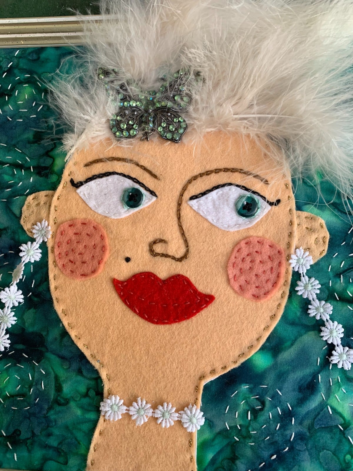 Portretje van een gekke dame in een lijstje