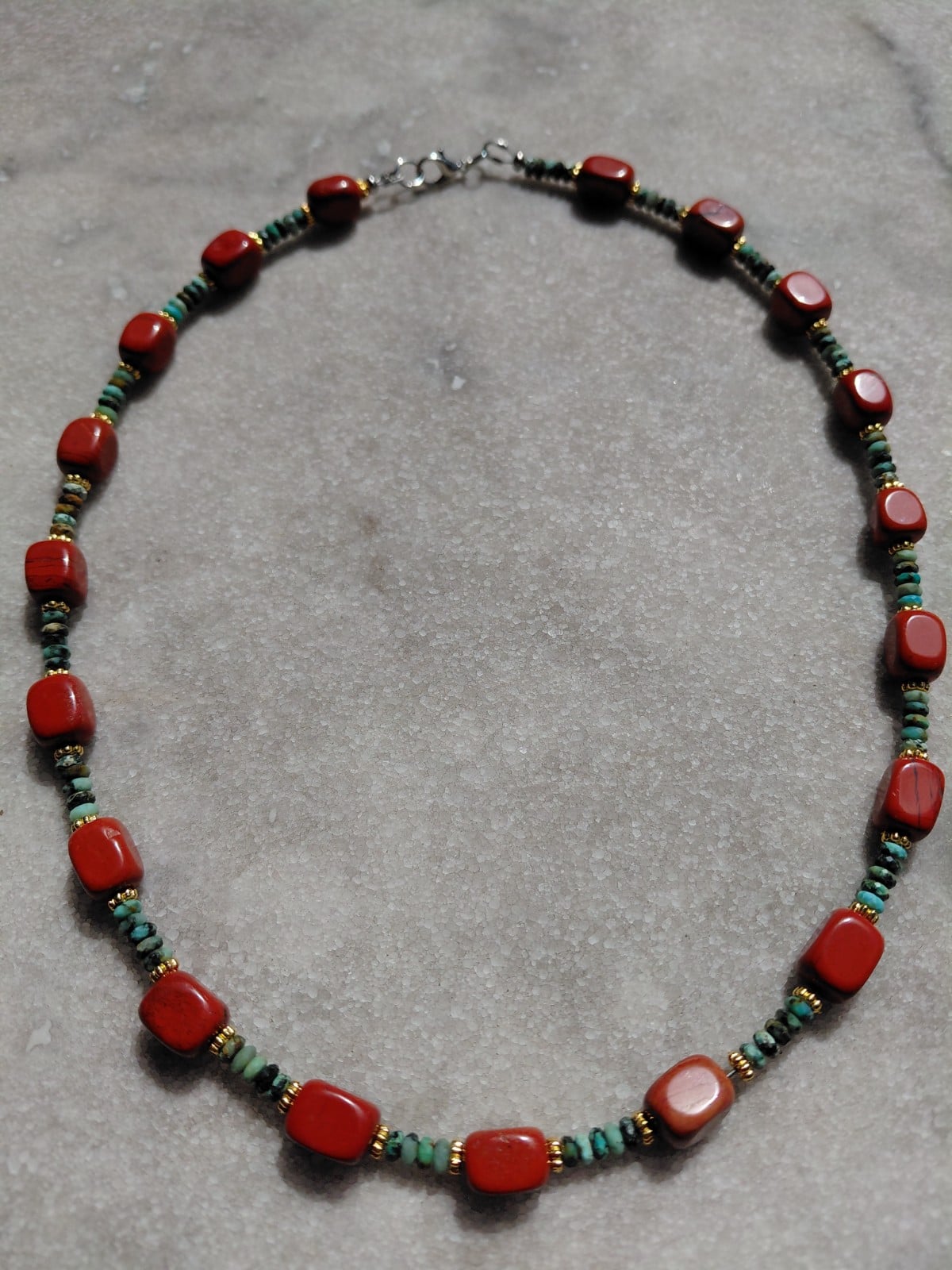 Red Safari: ketting met rode jaspis en afrikaanse turkoois