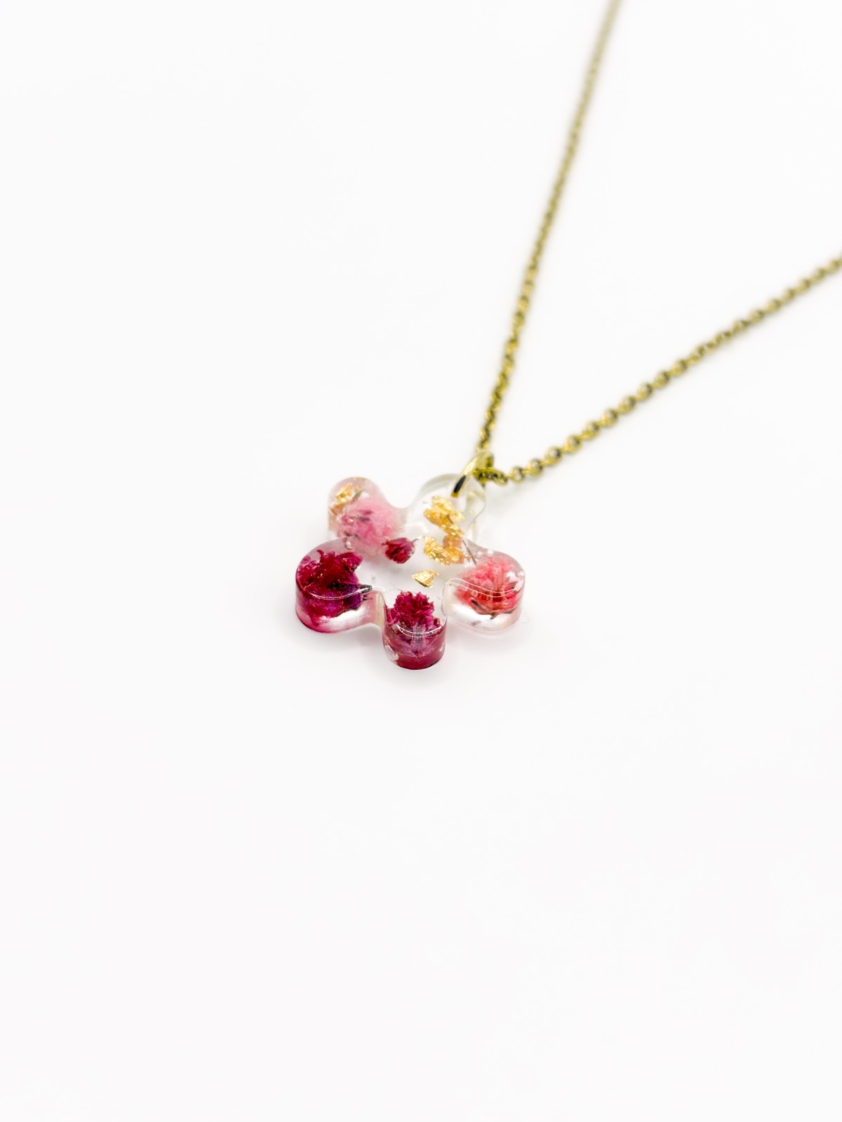 Subtiele Ketting met Bloem Hanger Gevuld met Echt Gipskruid uit Den Haag (GirlMeetsDenHaag x CH Design)