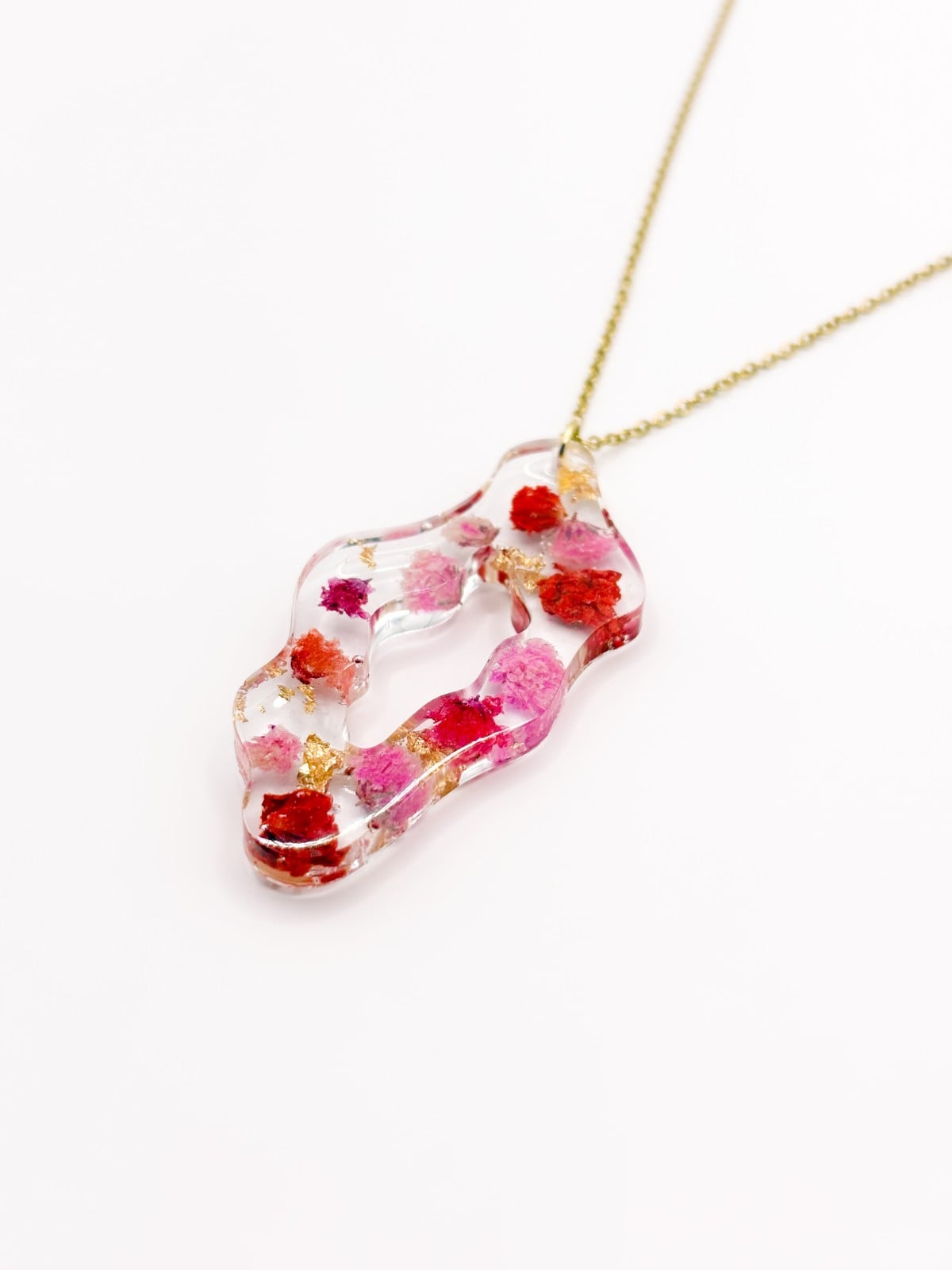 Subtiele Ketting met Grote Organische Hanger Gevuld met Echt Gipskruid uit Den Haag (GirlMeetsDenHaag x CH Design)