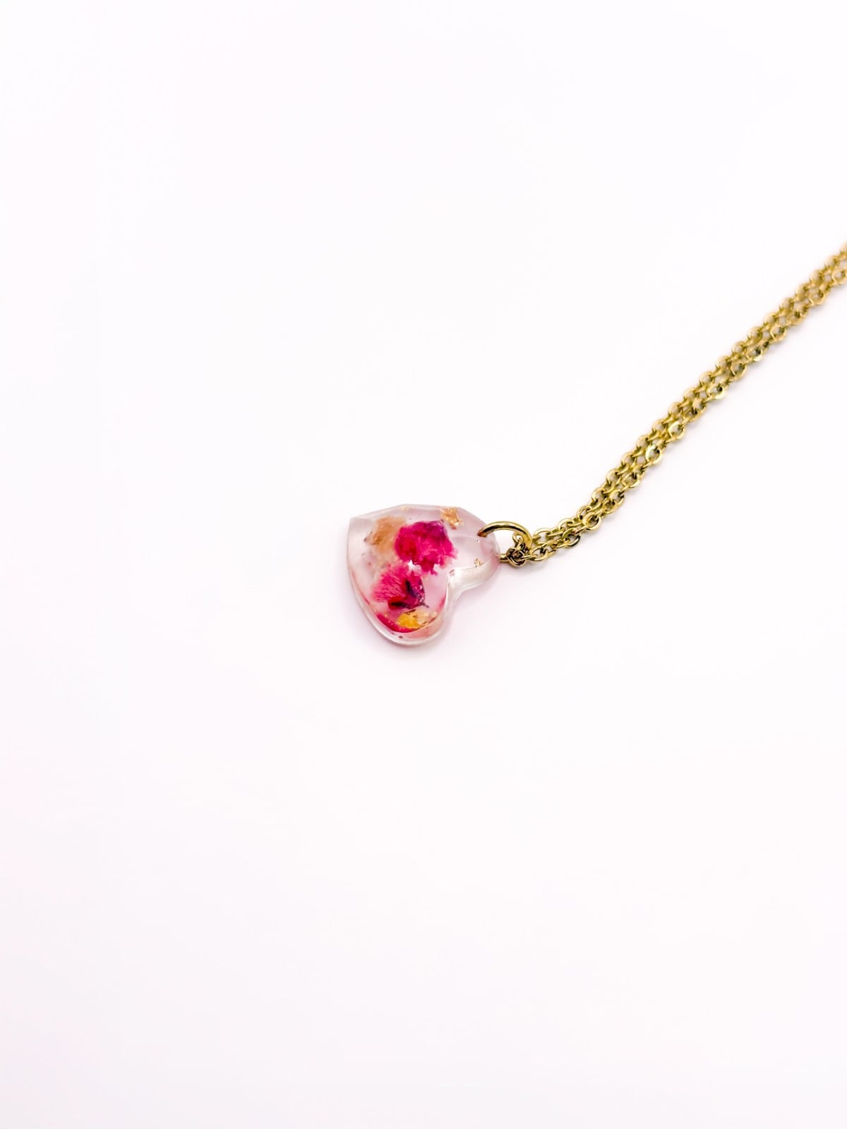 Subtiele Ketting met Hartjes Hanger Gevuld met Echt Gipskruid uit Den Haag (GirlMeetsDenHaag x CH Design)