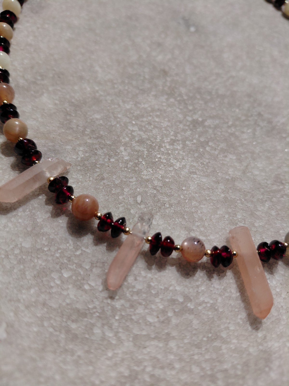 Sun and Heart: ketting met zonnesteen, granaat en roze bergkristal