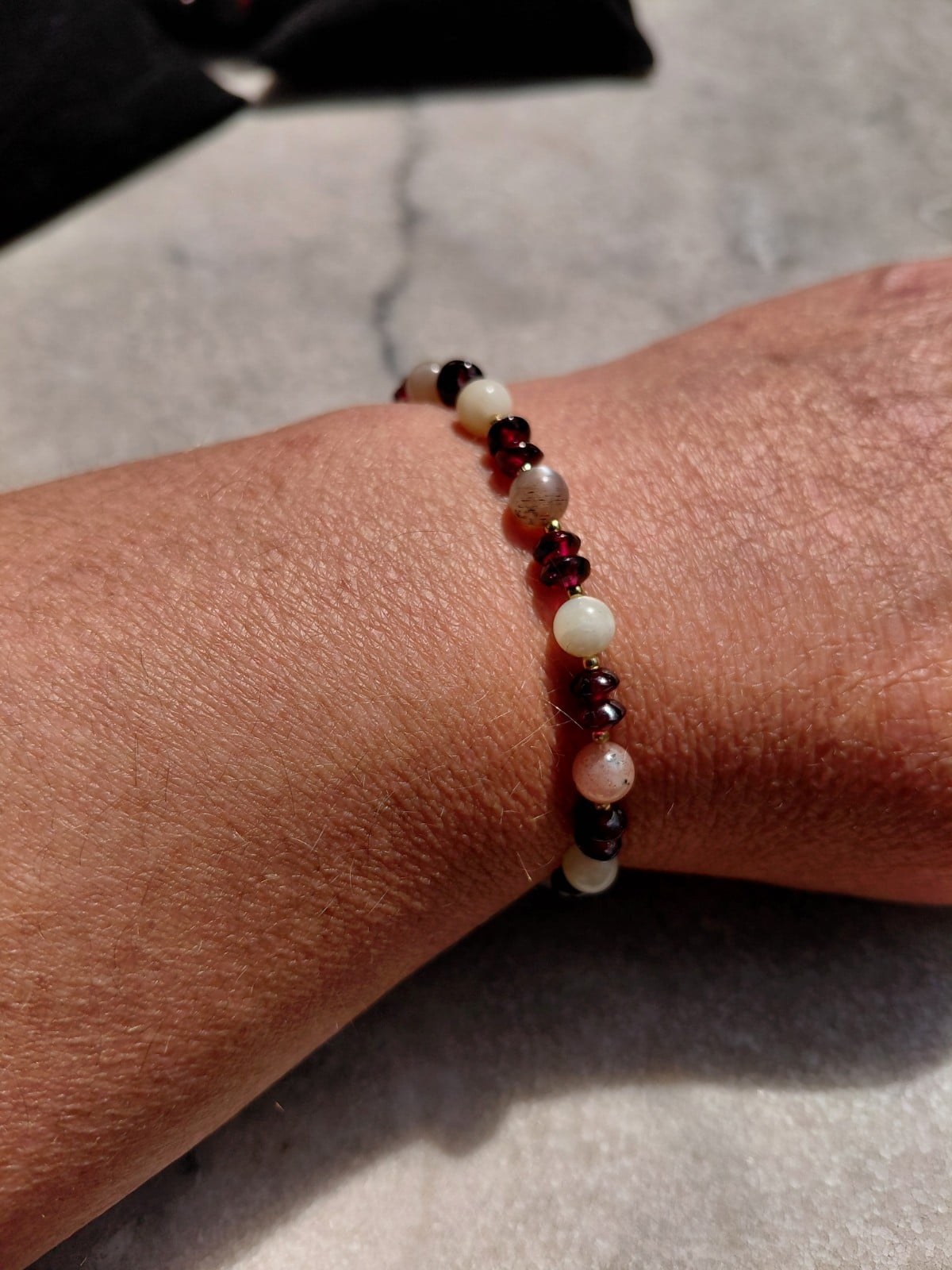 Sun & Heart: armband met zonnesteen en granaat - 130358 Sun & Heart: armband met zonnesteen en granaat