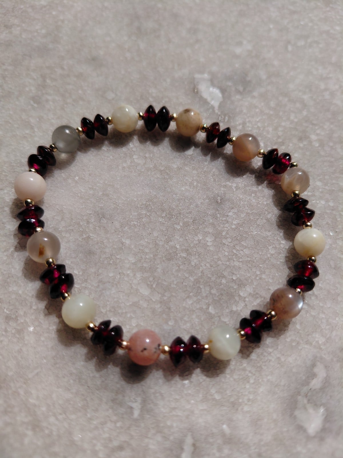 Sun & Heart: armband met zonnesteen en granaat - 130359 Sun & Heart: armband met zonnesteen en granaat