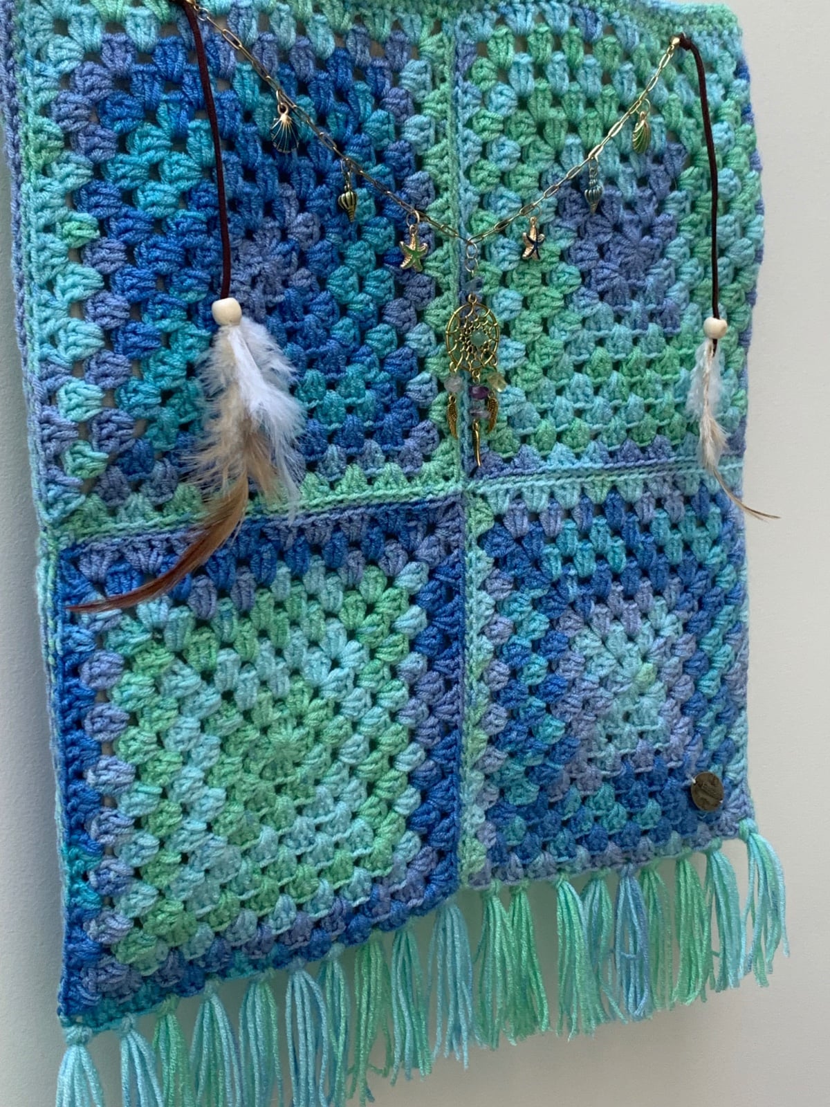 Tas Hobo/Style met sier ketting, veren en franjes.