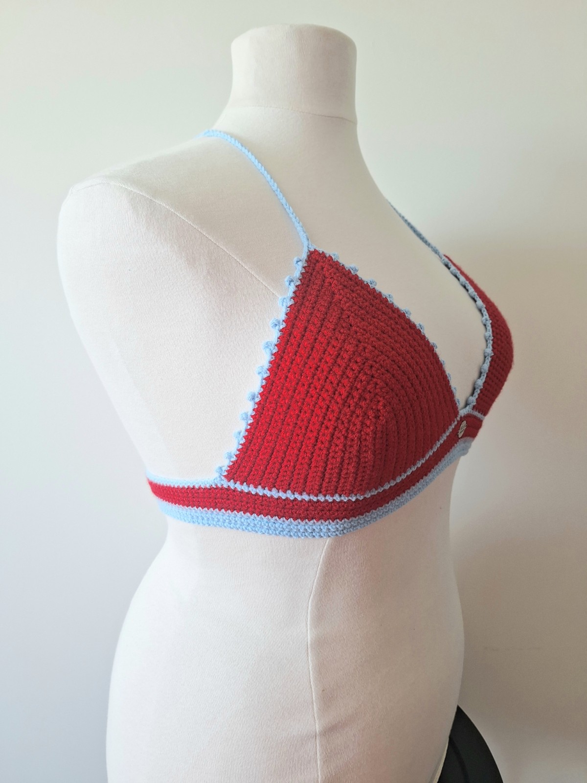 Gehaakt topje | Rood en lichtblauw - 135551 Gehaakt topje | Rood en lichtblauw