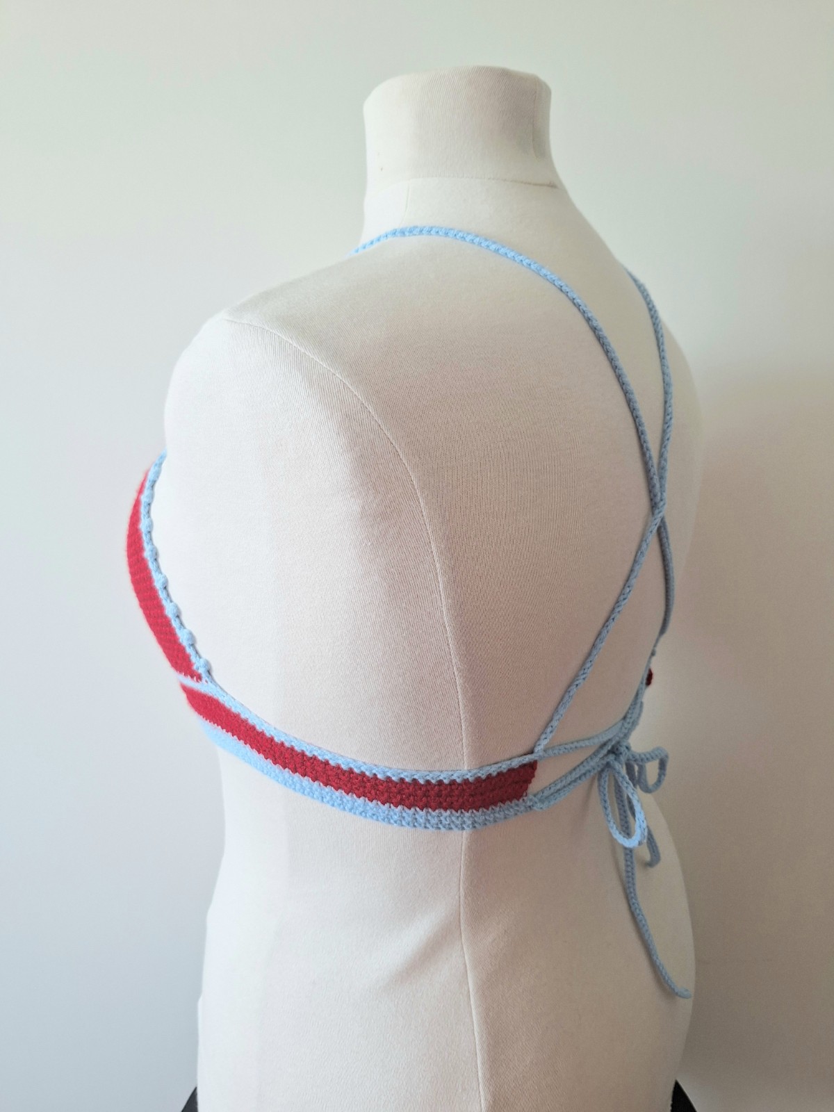 Gehaakt topje | Rood en lichtblauw - 135553 Gehaakt topje | Rood en lichtblauw