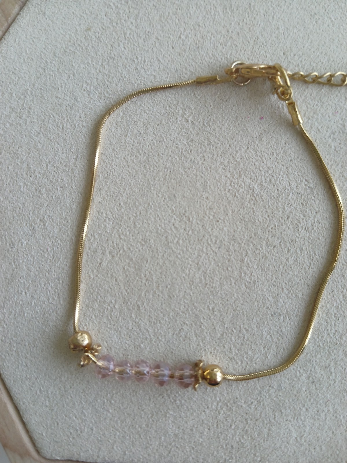 Goudkleurige Slangen Schakelarmband met Roze Facetkralen – Verstelbare Damesarmband