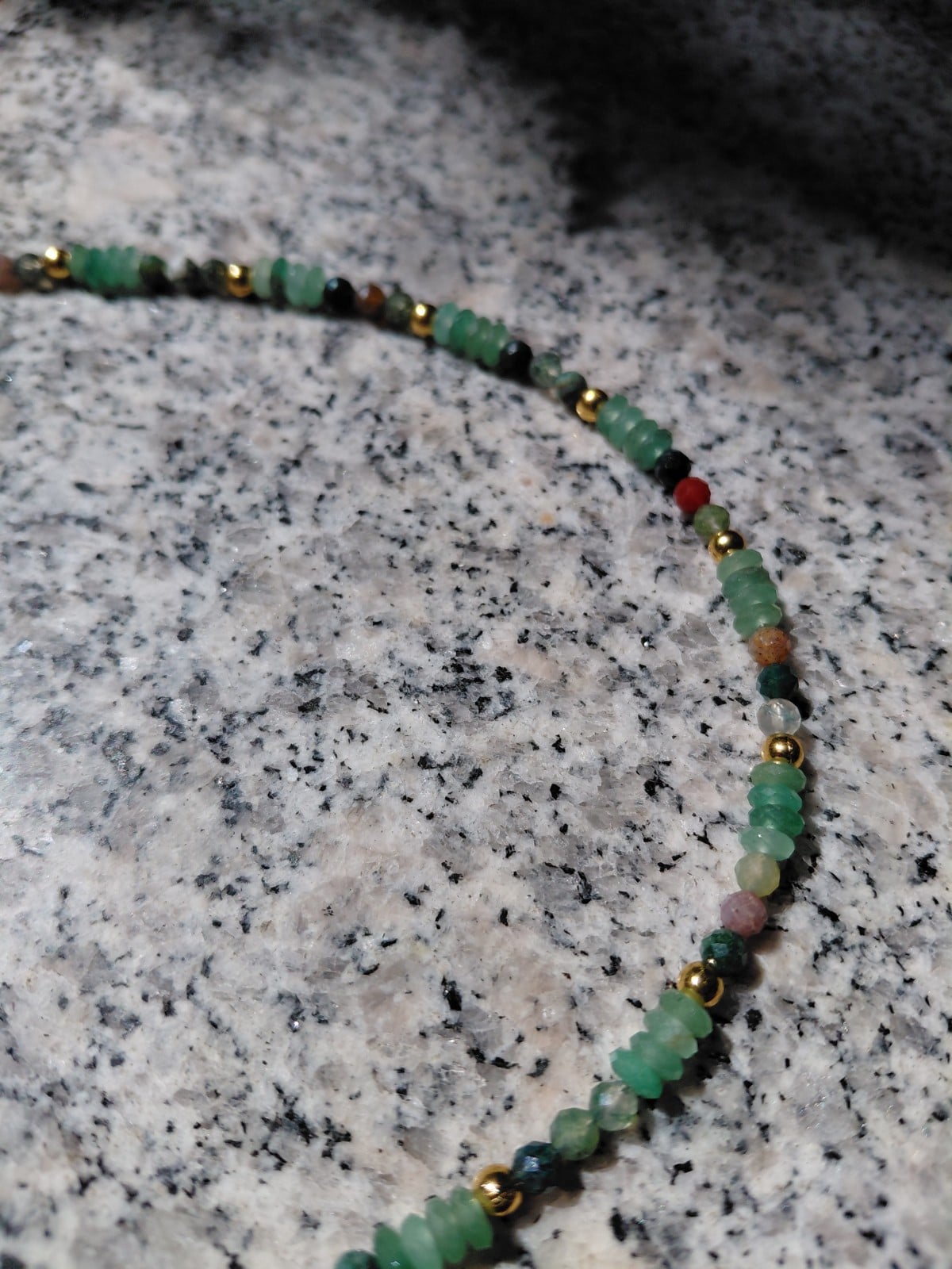 Green Luck: ketting met groene aventurijn en groen/paarse toermalijn - 135010 Green Luck: ketting met groene aventurijn en groen/paarse toermalijn