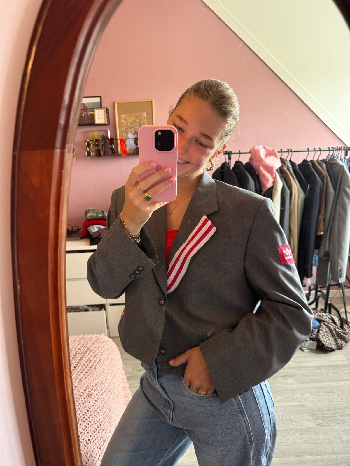 Grijze blazer met donker roze Adidas details - 132808 Grijze blazer met donker roze Adidas details