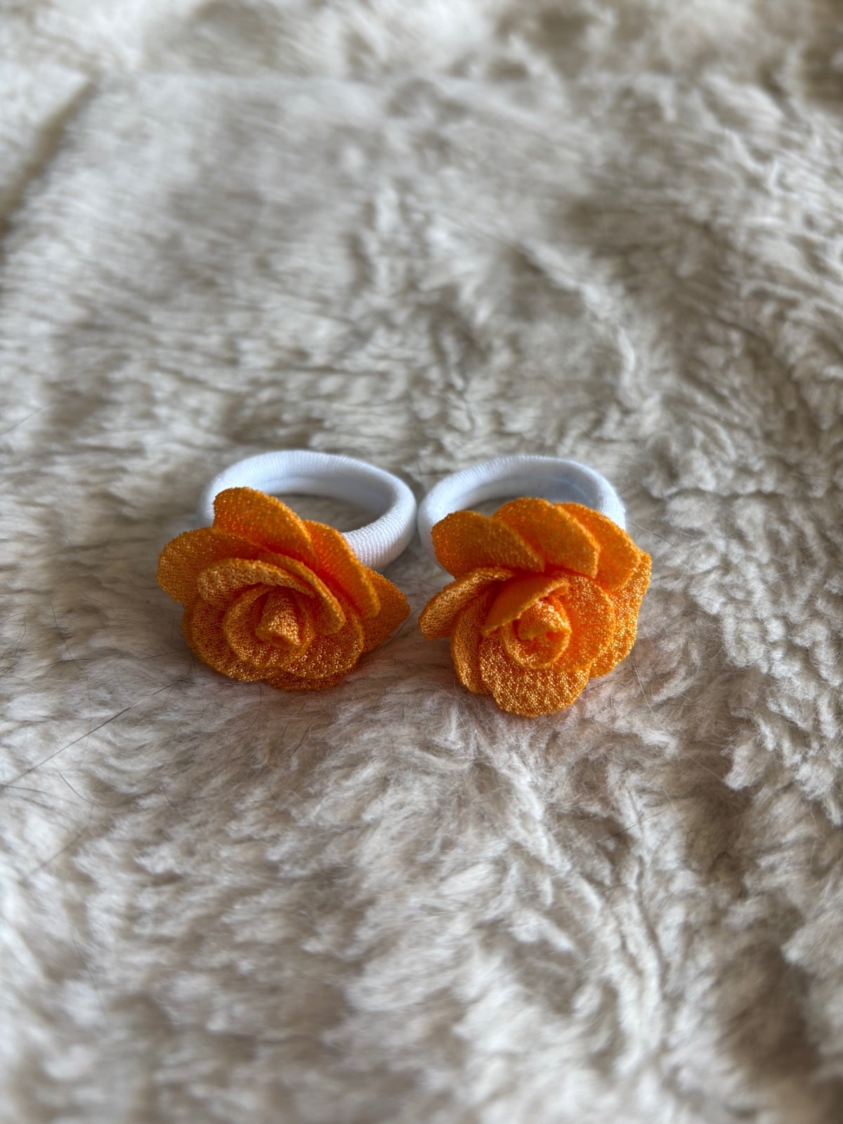 Haarelastiekjes met oranje roosjes