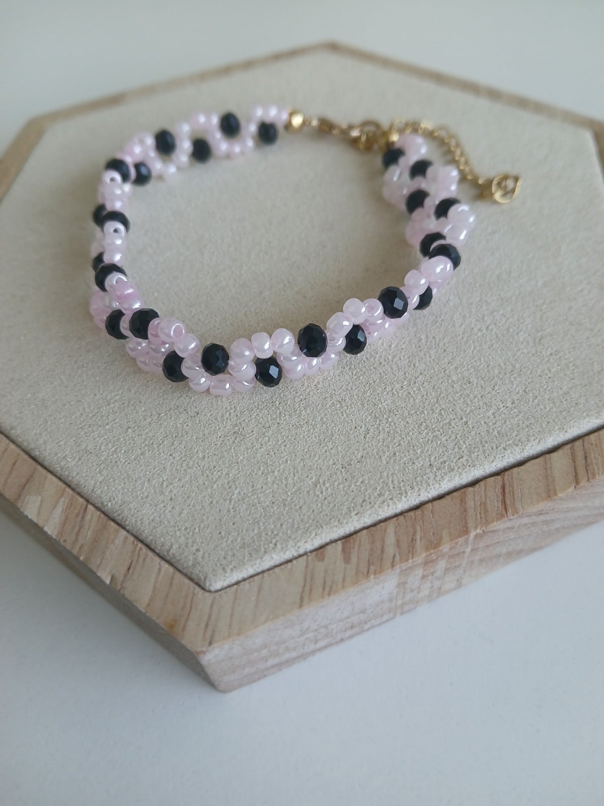 Handgemaakte Kralenarmband met Facetkralen en Rocailles – Verstelbare Goudkleurige Damesarmband