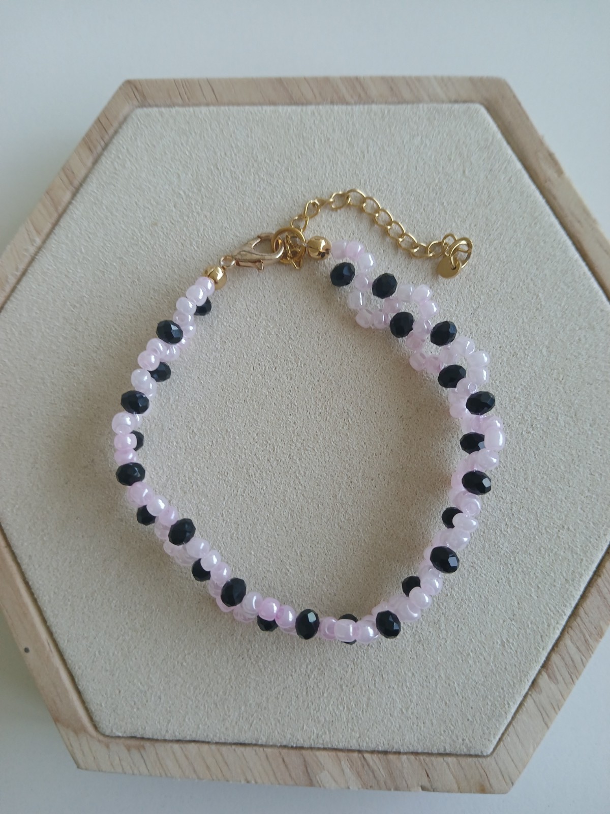Handgemaakte Kralenarmband met Facetkralen en Rocailles – Verstelbare Goudkleurige Damesarmband