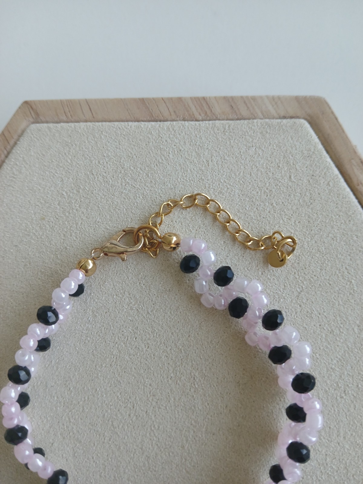 Handgemaakte Kralenarmband met Facetkralen en Rocailles – Verstelbare Goudkleurige Damesarmband