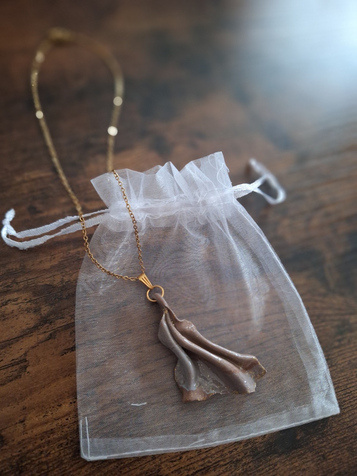 Handgemaakte statement hanger |Unieke polymeerklei halsketting | arti… - 134796 Handgemaakte statement hanger - Unieke polymeerklei halsketting - artistiek juweel voor haar - "Soft Breeze"