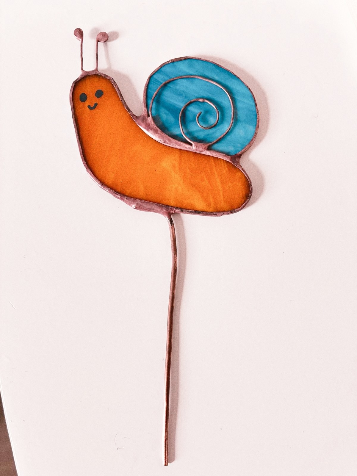 Handgemaakte Tiffany glas-in-lood slak 🐌 | oranje - grijs - 134681 Handgemaakte Tiffany glas-in-lood slak 🐌 | oranje - grijs
