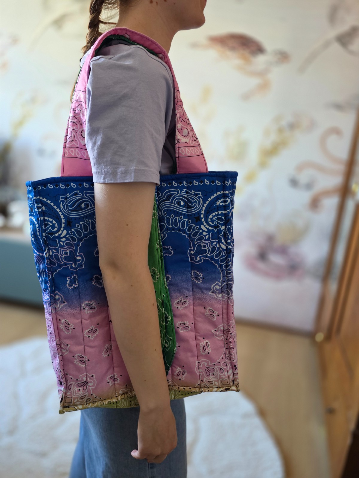 Handmade Bandana Tote Bag – Quilted Patchwork Tas in Roze Blauw Gro… - 132591 Handmade Bandana Tote Bag – Quilted Patchwork Tas in Roze Blauw Groen – Studio Siesoo Shopper – Unieke Stoffen Tas – Cadeau voor Haar
