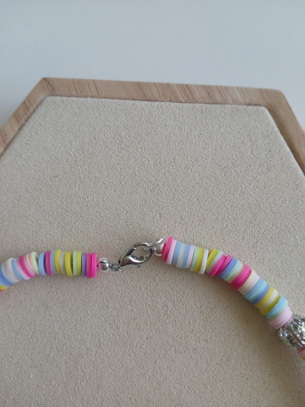 Lange Kralenketting met Palmboom Bedel – Kleurrijke Zomerse Ketting… - 135434 Lange Kralenketting met Palmboom Bedel – Kleurrijke Zomerse Ketting van Polymeer Kralen 76 cm
