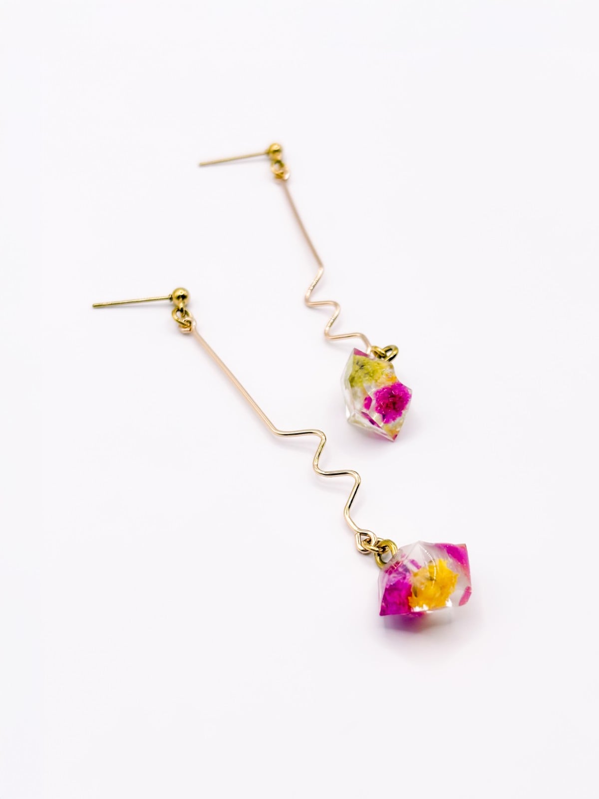 Lange Sierlijke Kristalhanger Oorbellen Met Hangers Gevuld met Echt G… - 134175 Lange Sierlijke Kristalhanger Oorbellen Met Hangers Gevuld met Echt Gipskruid uit Den Haag (Fleur de Soleil)