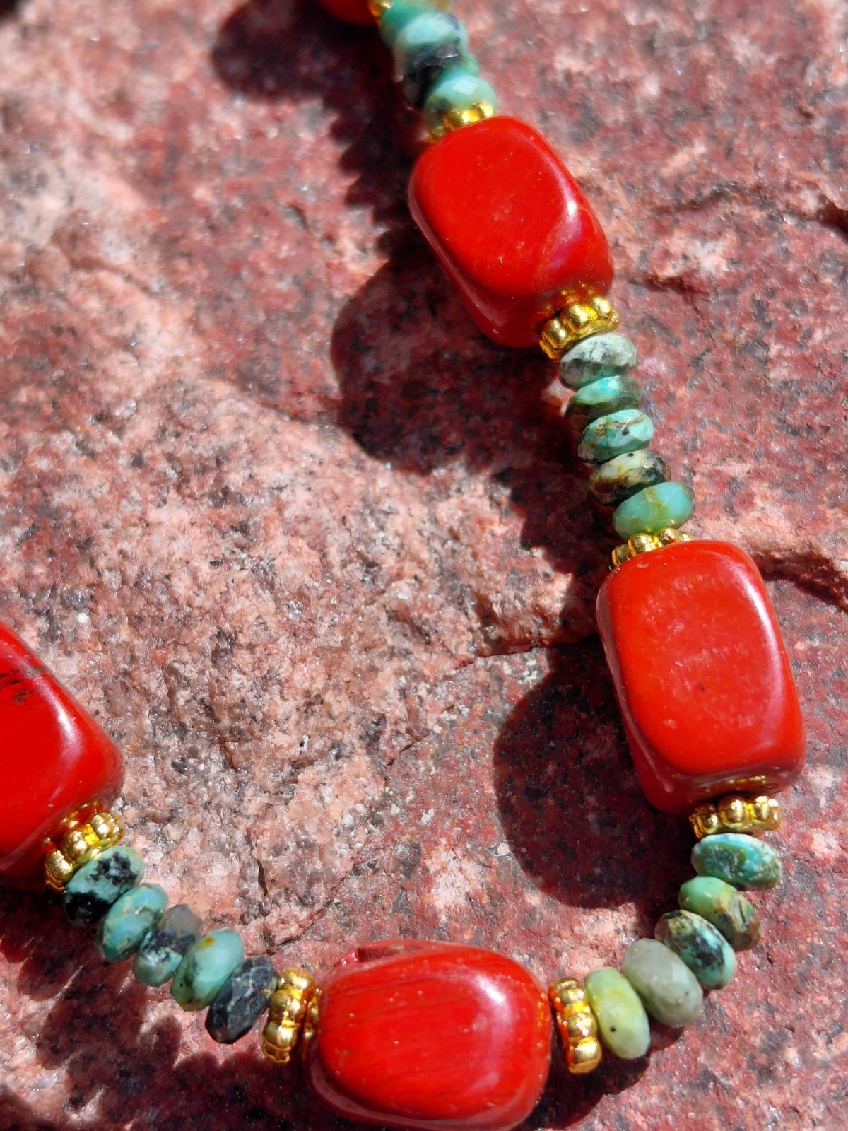 Red Safari: armband met rode jaspis en Afrikaanse turkoois