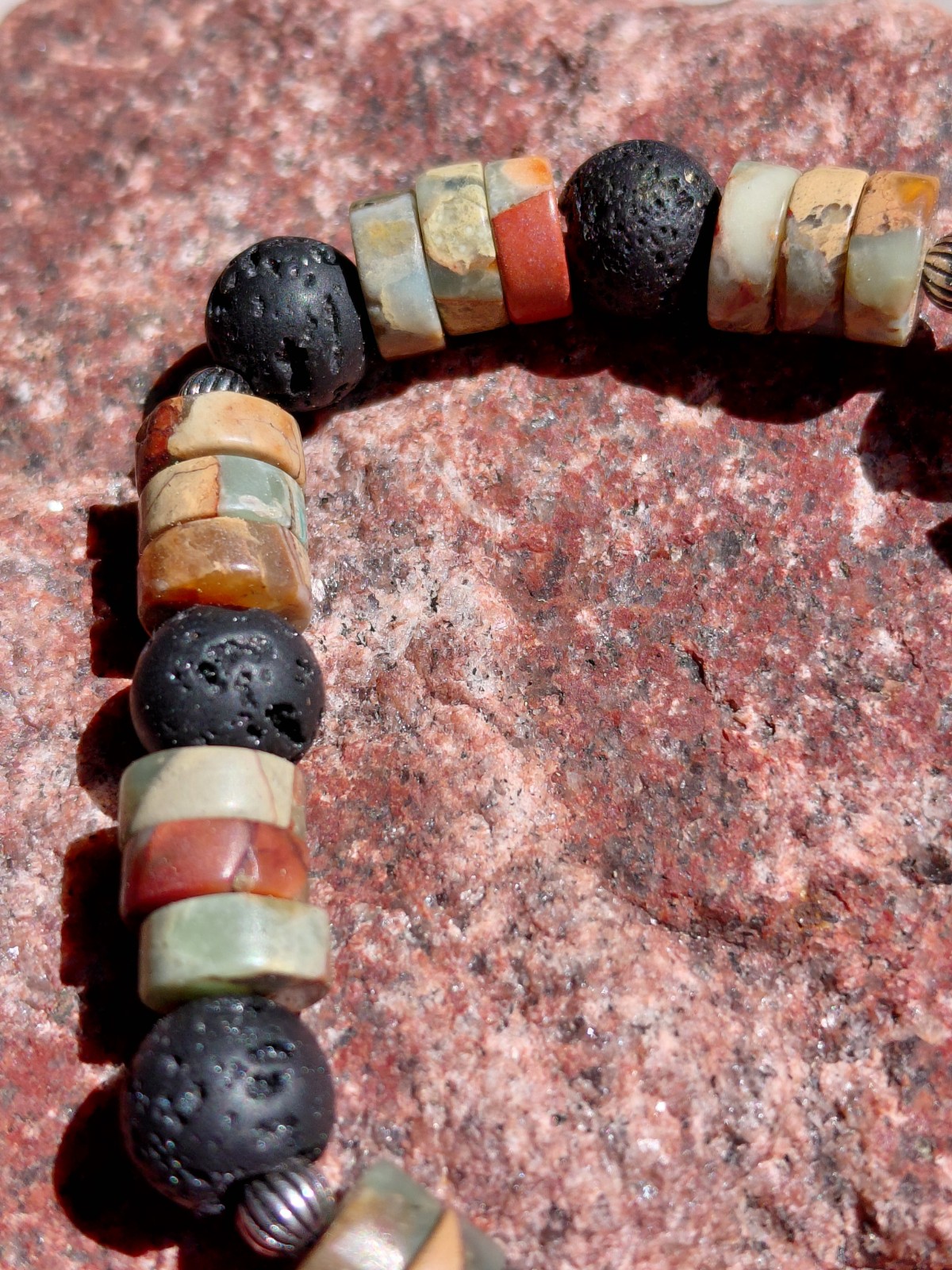 Taurus: stoere armband (m/v) met aquaterra jaspis en basalt