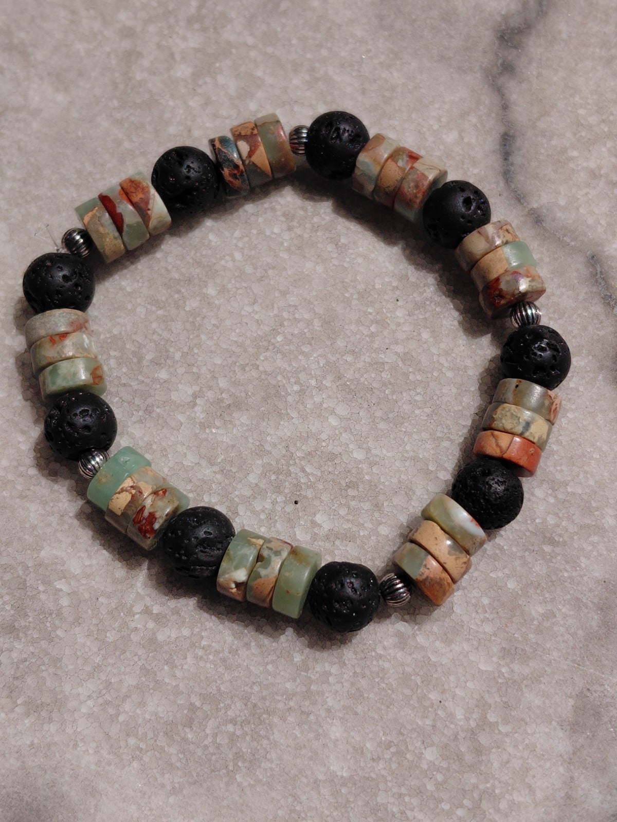Taurus: stoere armband (m/v) met aquaterra jaspis en basalt