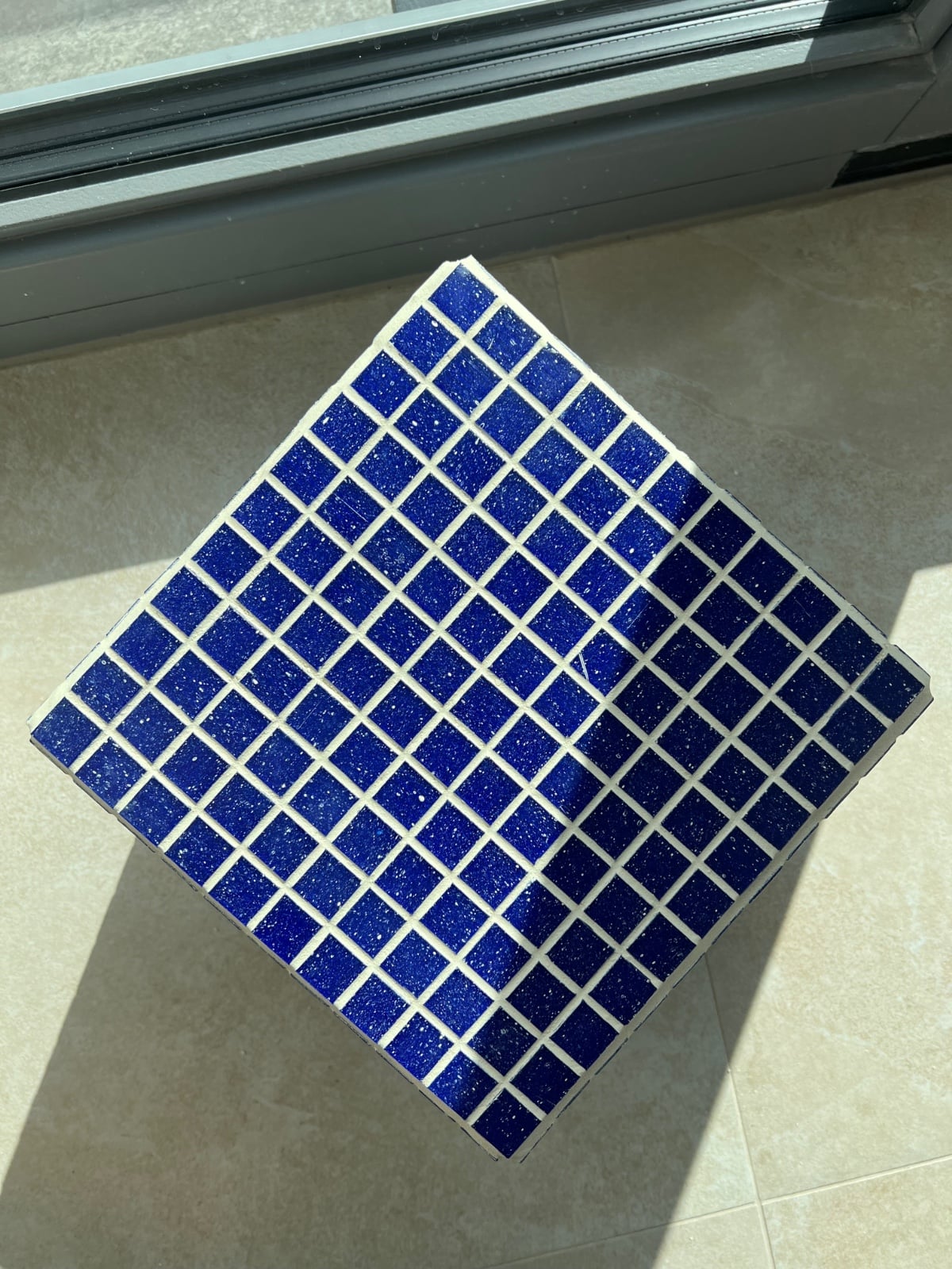 Unieke handgemaakte bijzettafel blauw - 25x25cm - 132424 Unieke handgemaakte bijzettafel blauw - 25x25cm
