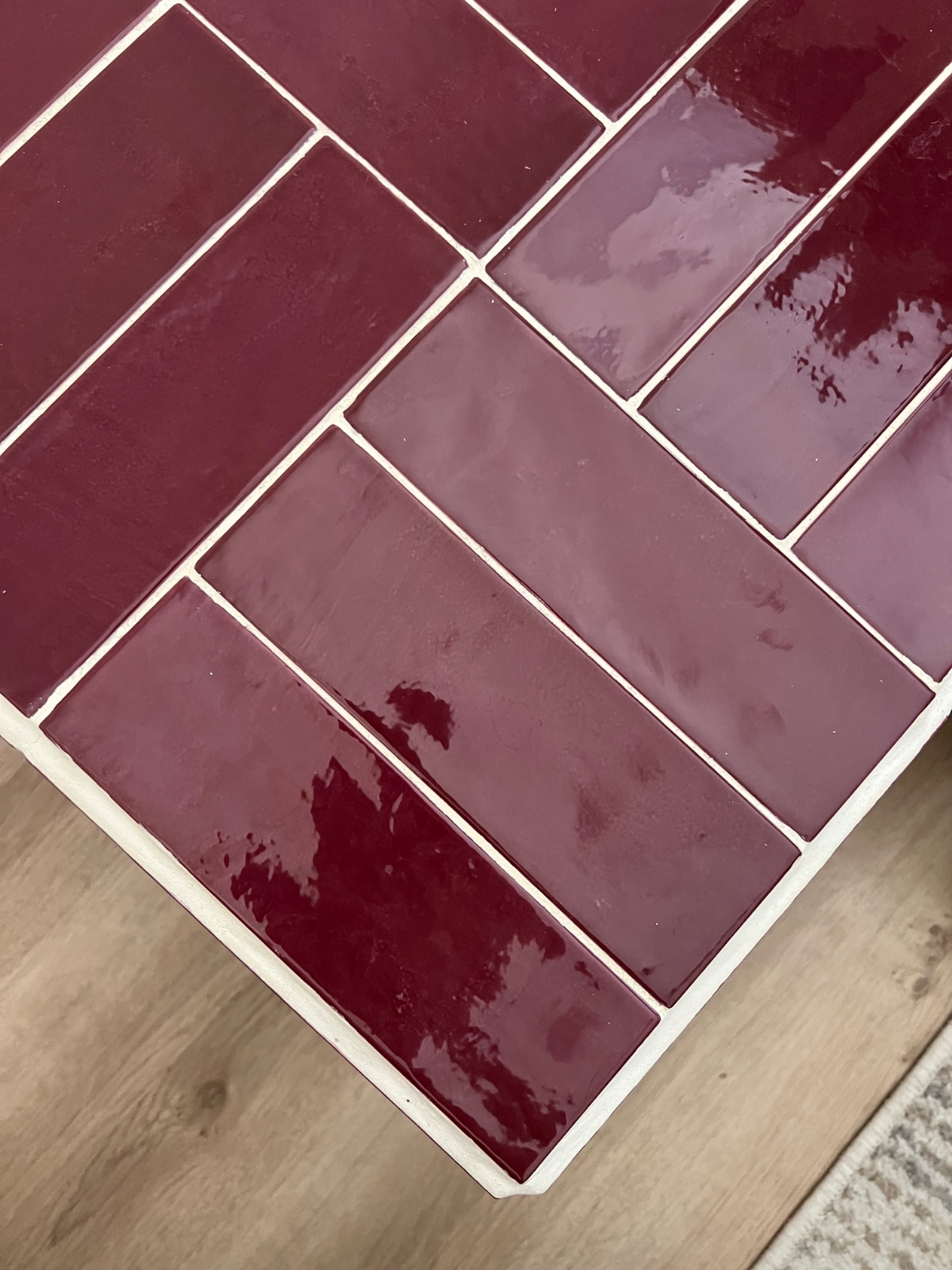 Unieke handgemaakte bijzettafel bordeaux - 42x42x28cm - 132403 Unieke handgemaakte bijzettafel bordeaux - 42x42x28cm