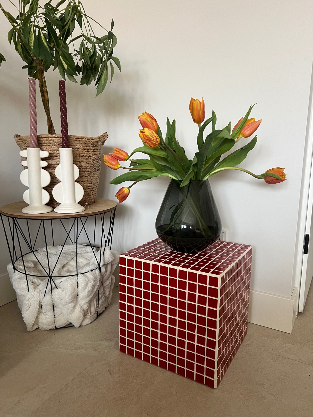 Unieke handgemaakte bijzettafel rood - 30x30cm - 132395 Unieke handgemaakte bijzettafel rood - 30x30cm