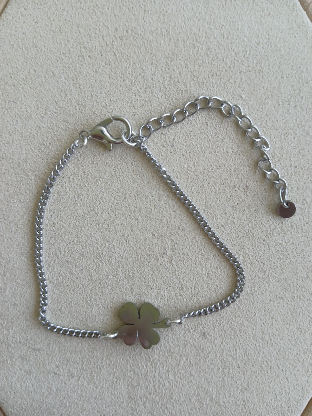 Zilverkleurige Schakelarmband met Klavertje Vier Bedel – Verstelbar… - 135430 Zilverkleurige Schakelarmband met Klavertje Vier Bedel – Verstelbare Geluksarmband voor Dames
