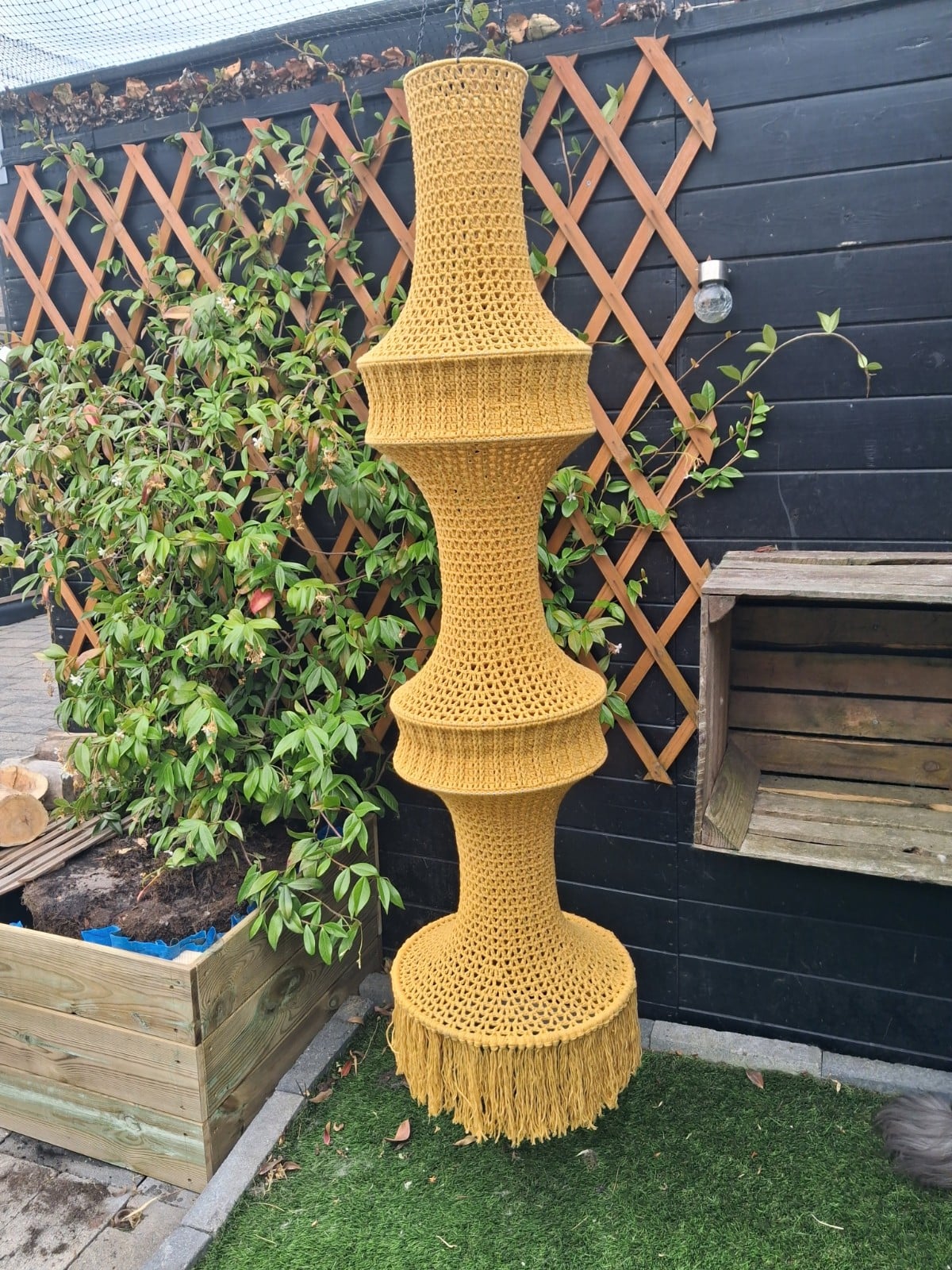 Decoratieve gehaakte lamp - 140303 Handgemaakte gehaakte hanglamp XL okergeel – Boho lampenkap van katoen met franjes