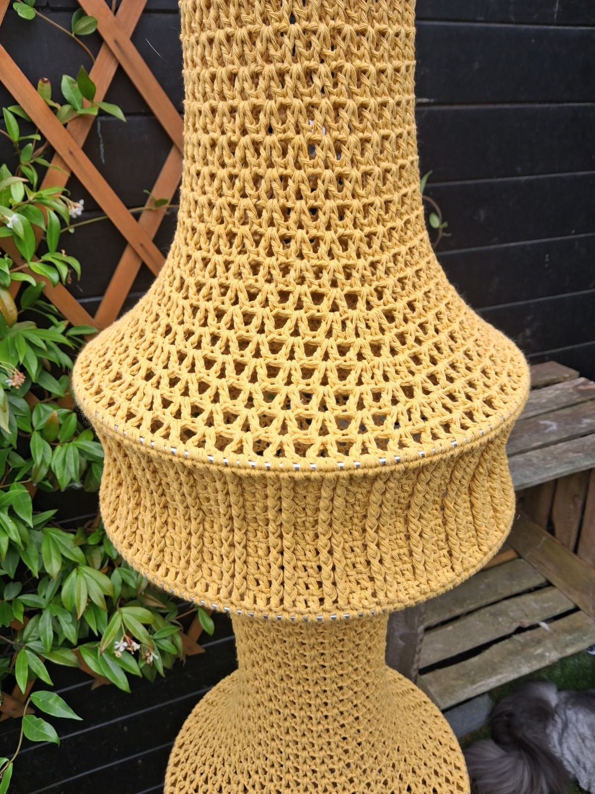 Decoratieve gehaakte lamp - 140304 Handgemaakte gehaakte hanglamp XL okergeel – Boho lampenkap van katoen met franjes