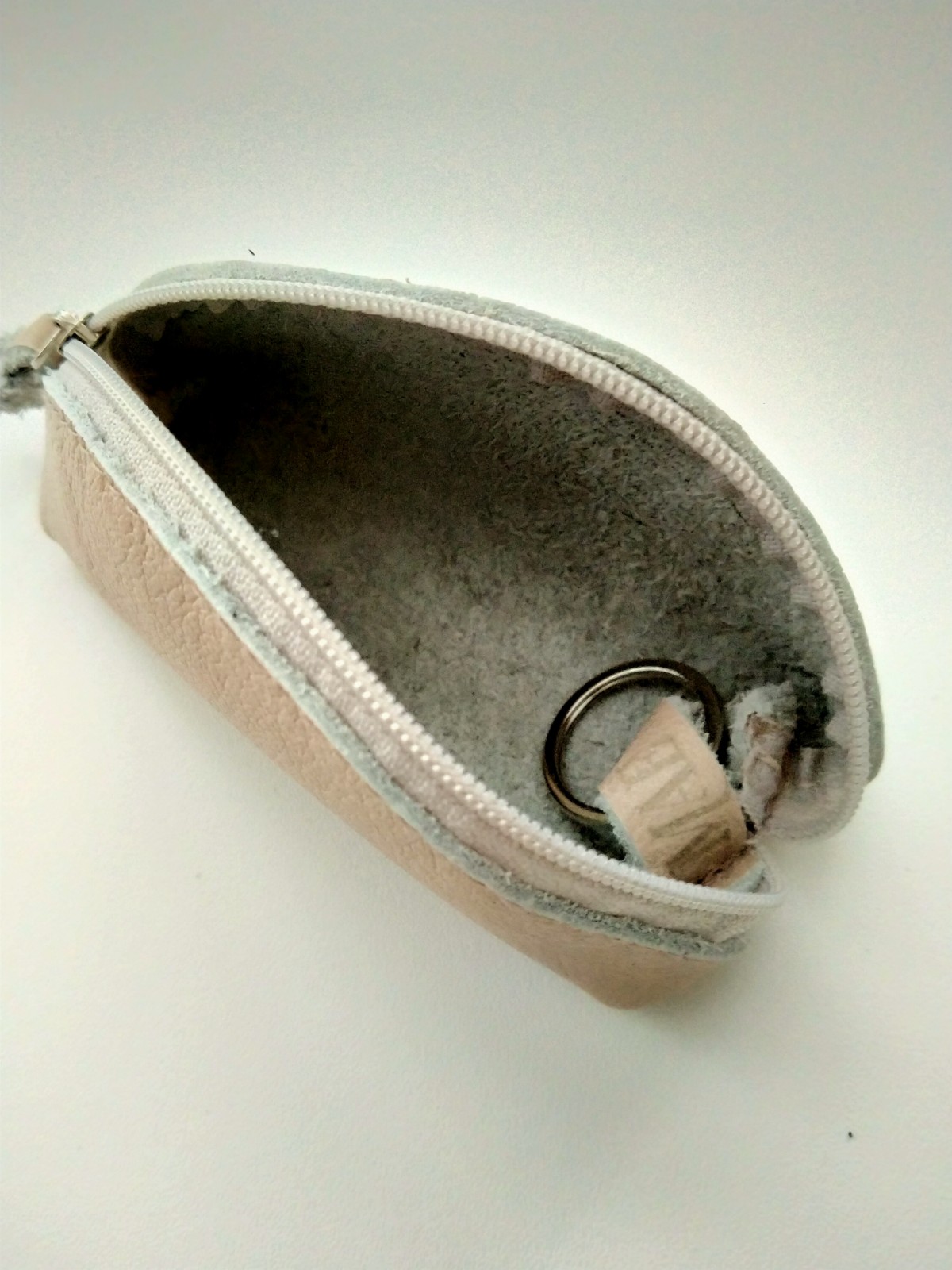 Leren sleuteletui van ecru/beige kleur