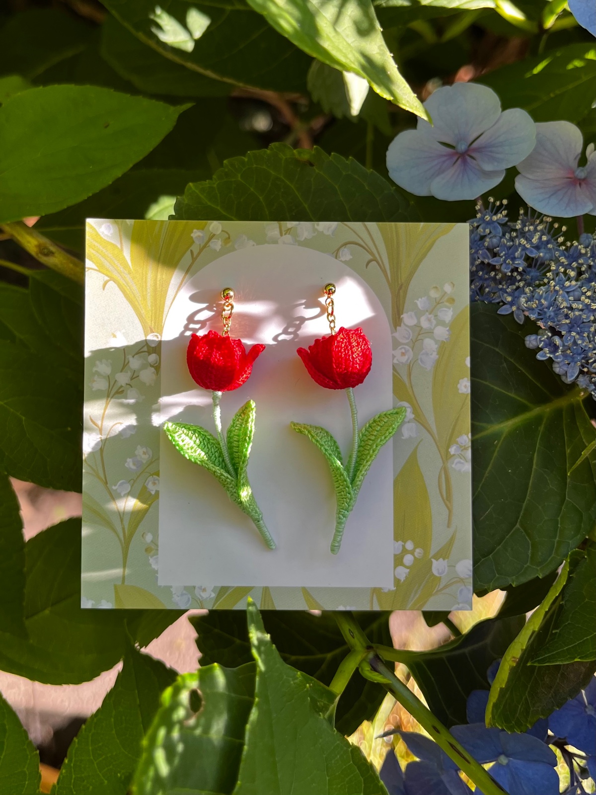 Micro gehaakte rode tulp oorbellen - 138748 Micro gehaakte rode tulp oorbellen