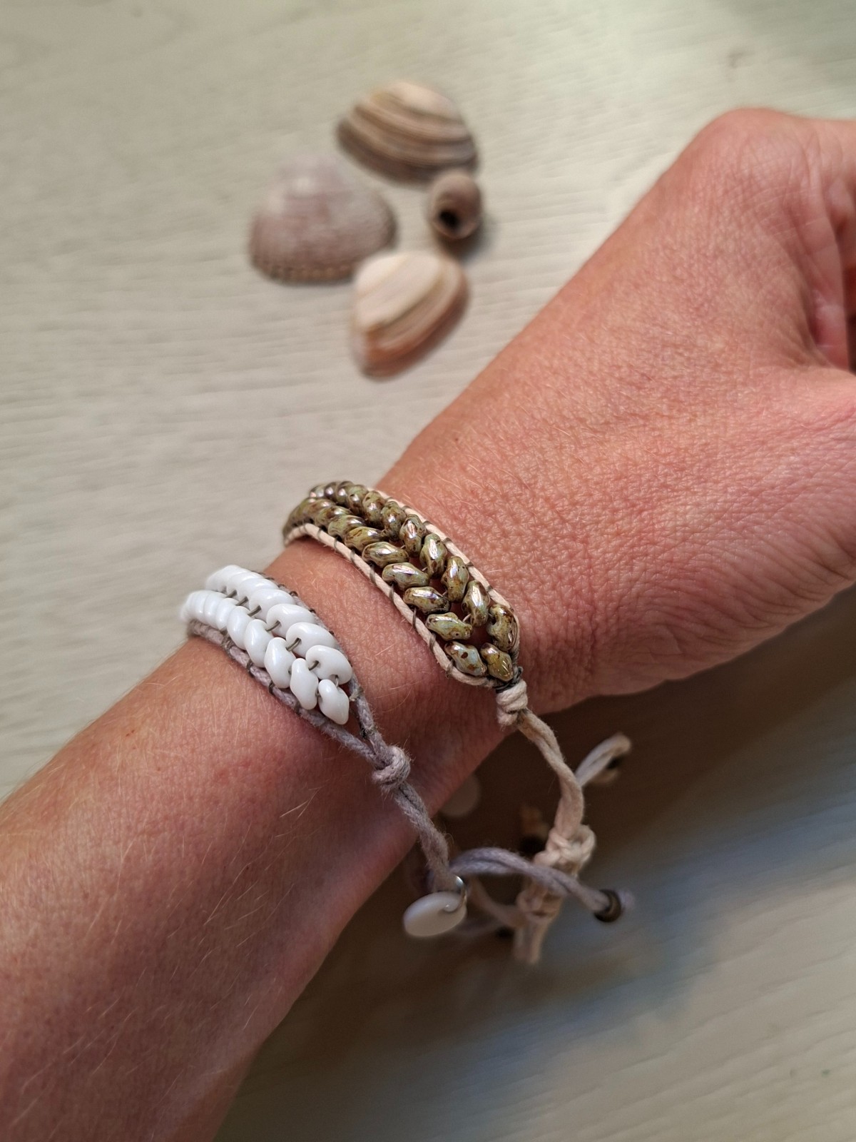 Natural armband - 140796 Natuurlijke armband van Tsjechische glaskralen & schuifknoop