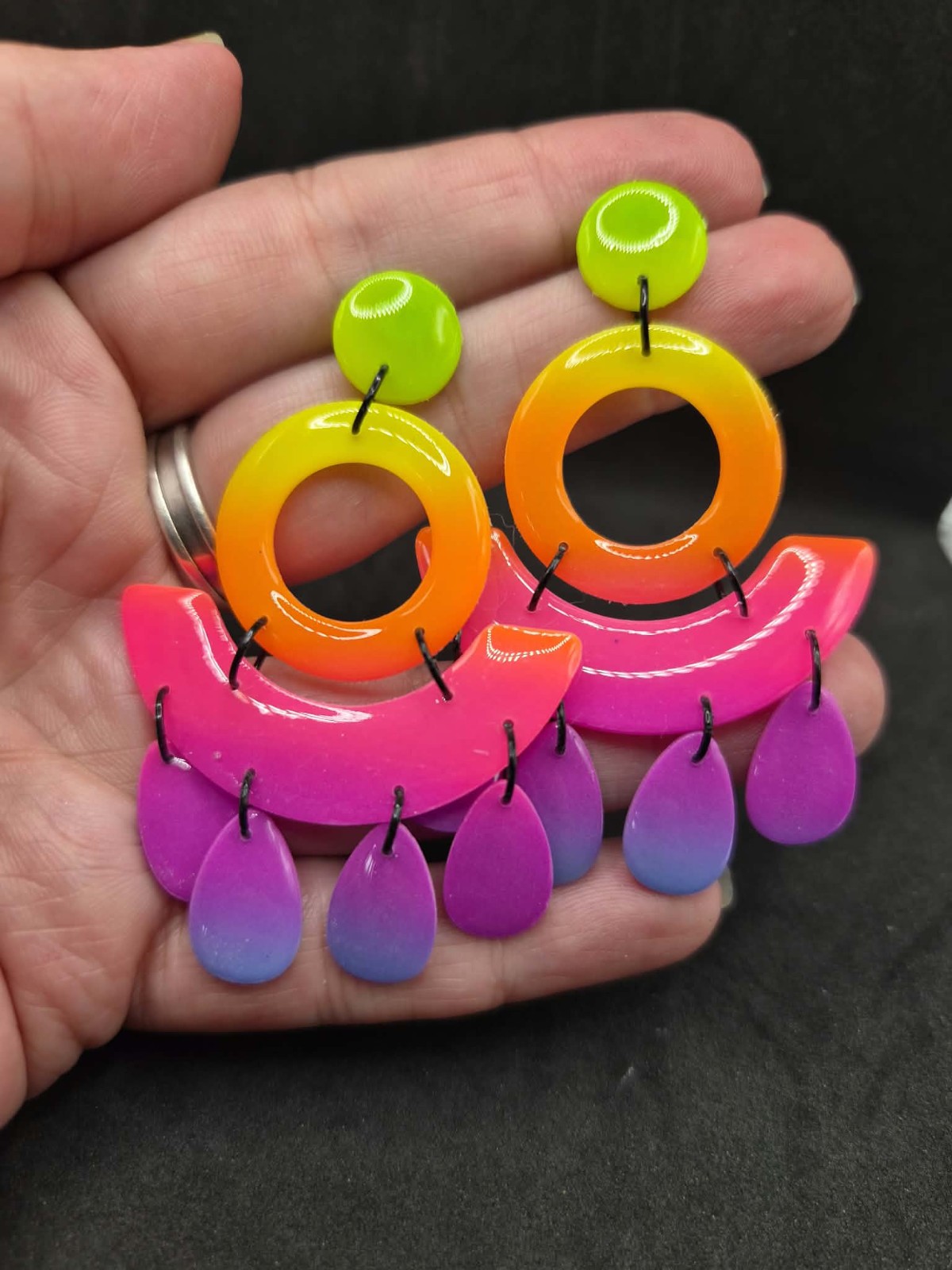Neon oorbellen