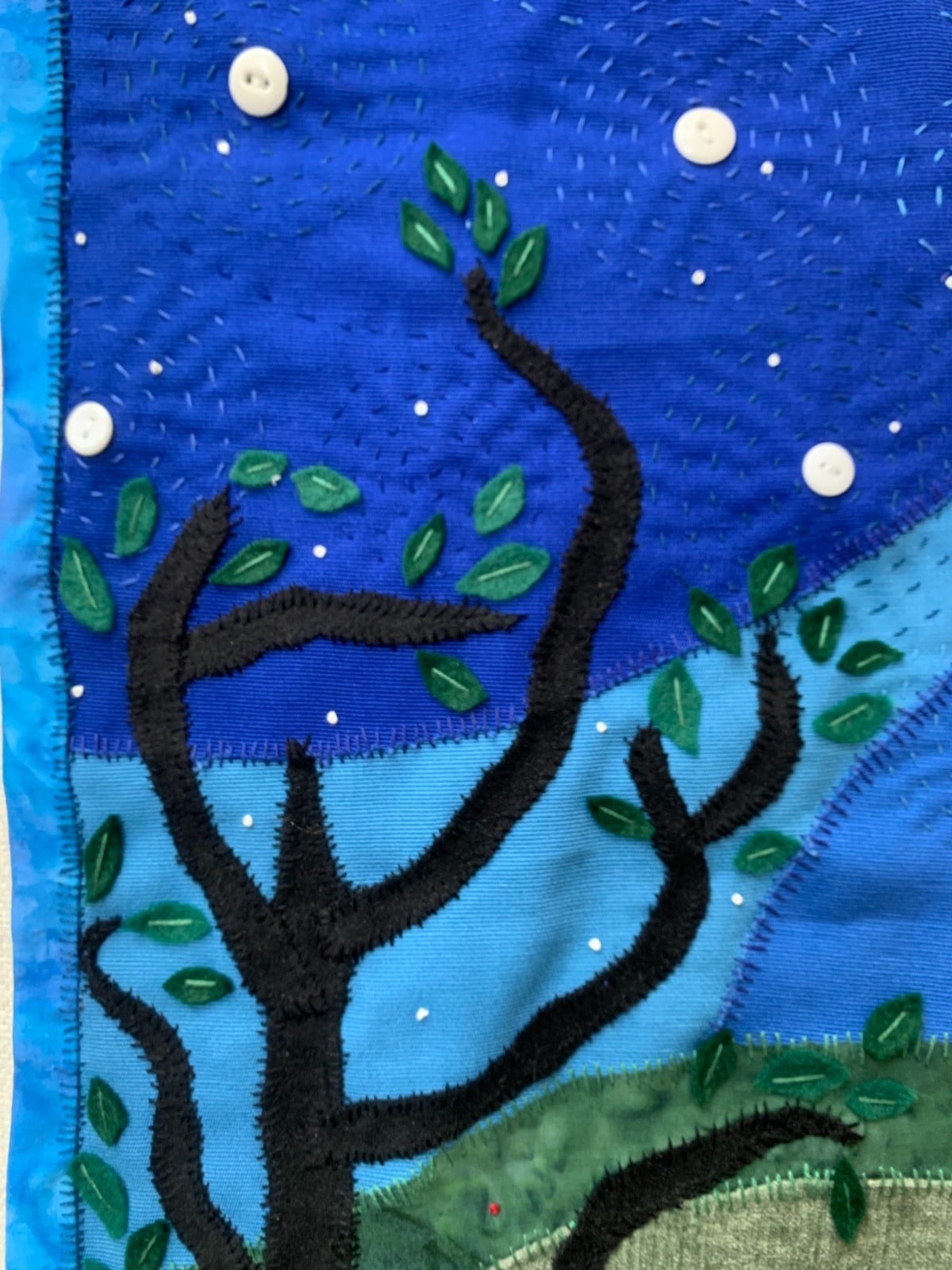 Patchwork wandkleed met de maan en uiltje - 140675 Patchwork wandkleed met de maan en uiltje