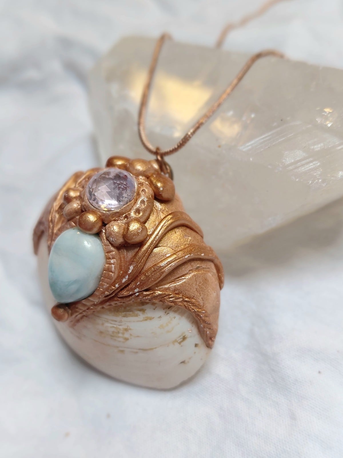 RVS slangenketting met hanger van schelp met Larimar en kristal - 143545 RVS slangenketting met hanger van schelp met Larimar en kristal
