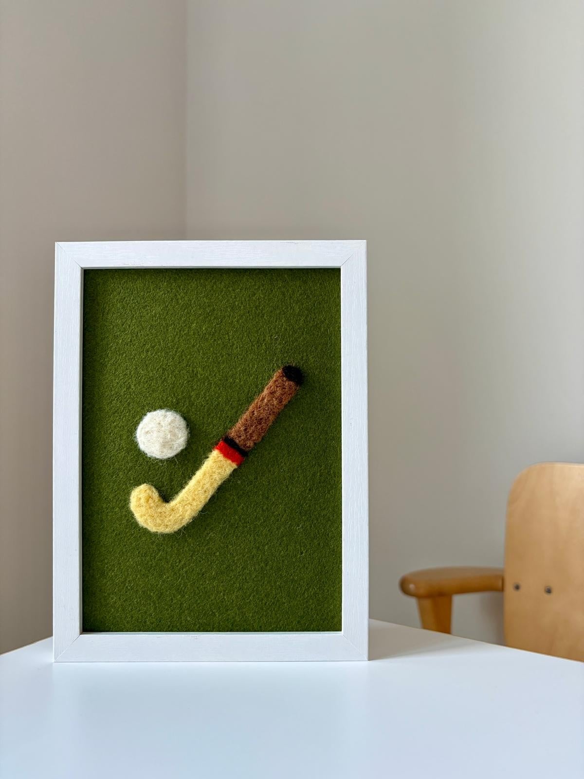 Hockey fun - unieke handgemaakte wanddecoratie van wol - 145317 Hockey fun - unieke handgemaakte wanddecoratie van wol