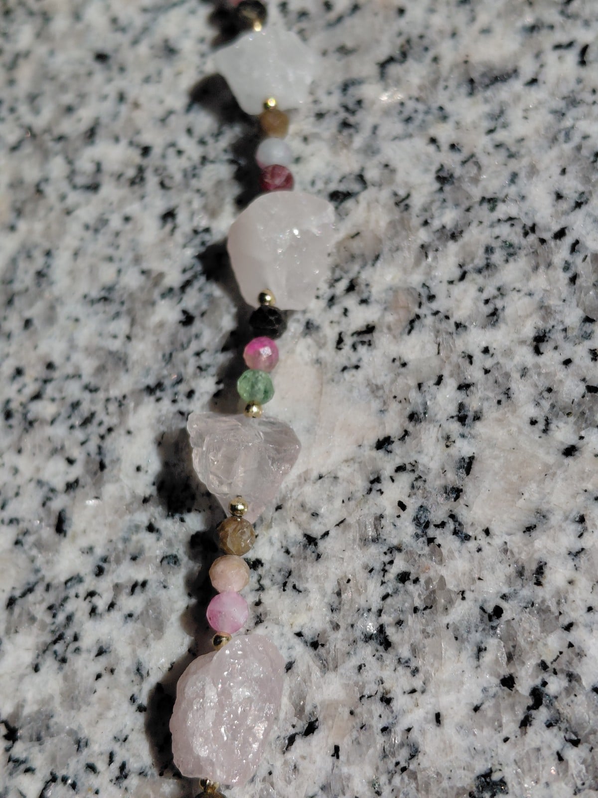 Rosegarden: ketting met ruwe rozekwarts en Indiase agaat - 146393 Rosegarden: ketting met ruwe rozekwarts en Indiase agaat