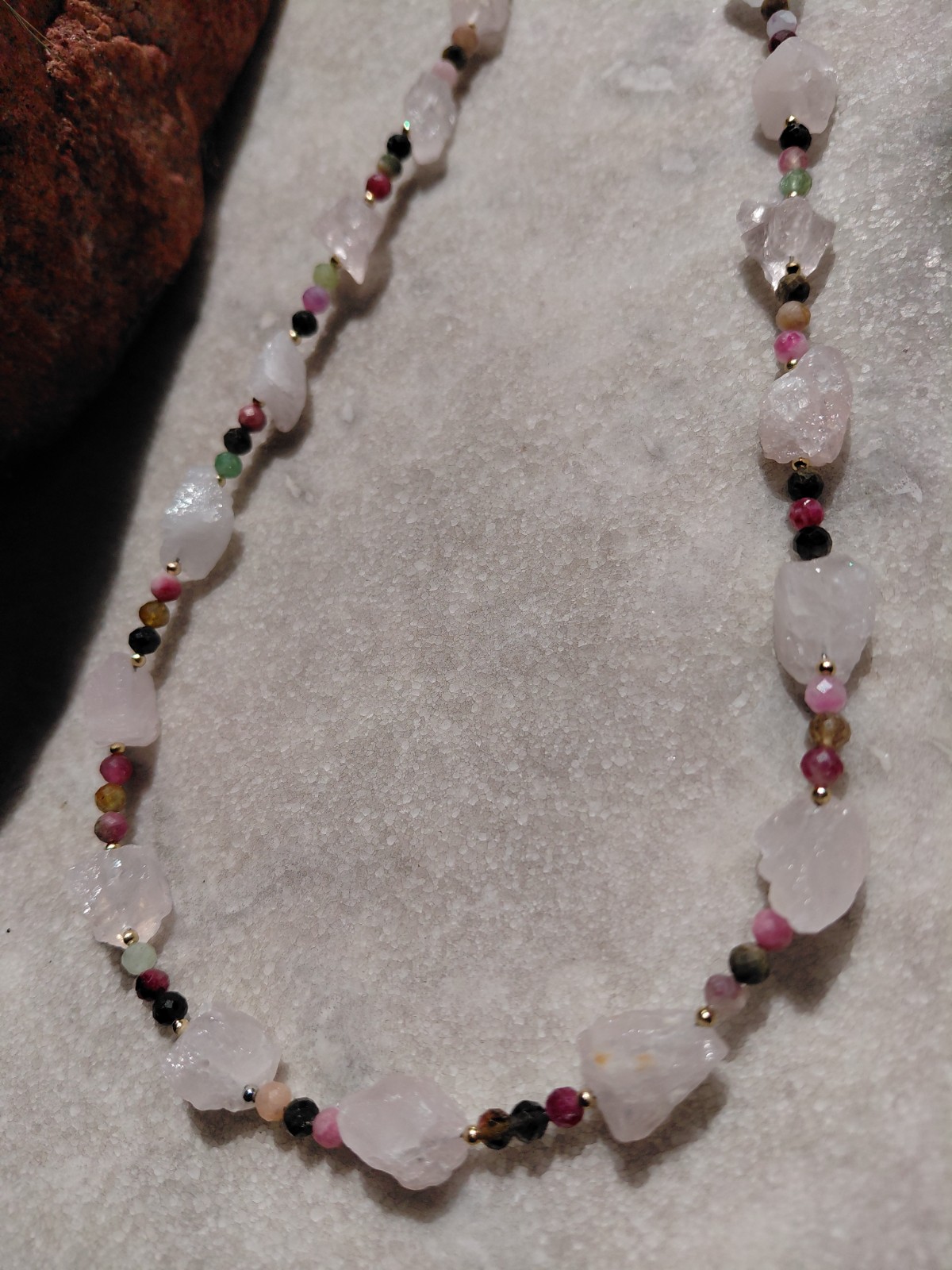 Rosegarden: ketting met ruwe rozekwarts en Indiase agaat - 146394 Rosegarden: ketting met ruwe rozekwarts en Indiase agaat