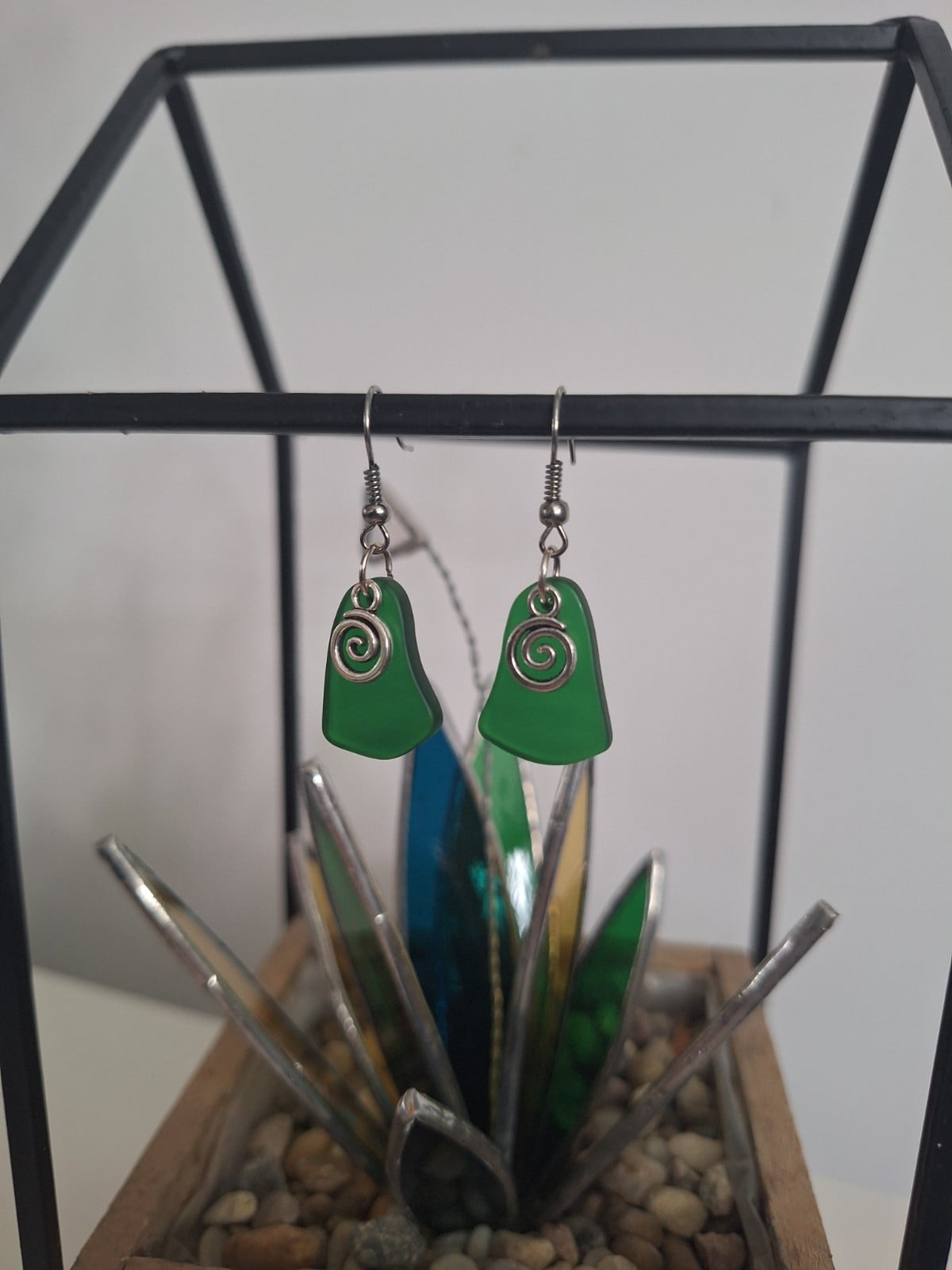 Glazen oorbellen - donker groen - 149728 Glazen oorbellen - groene spiraal